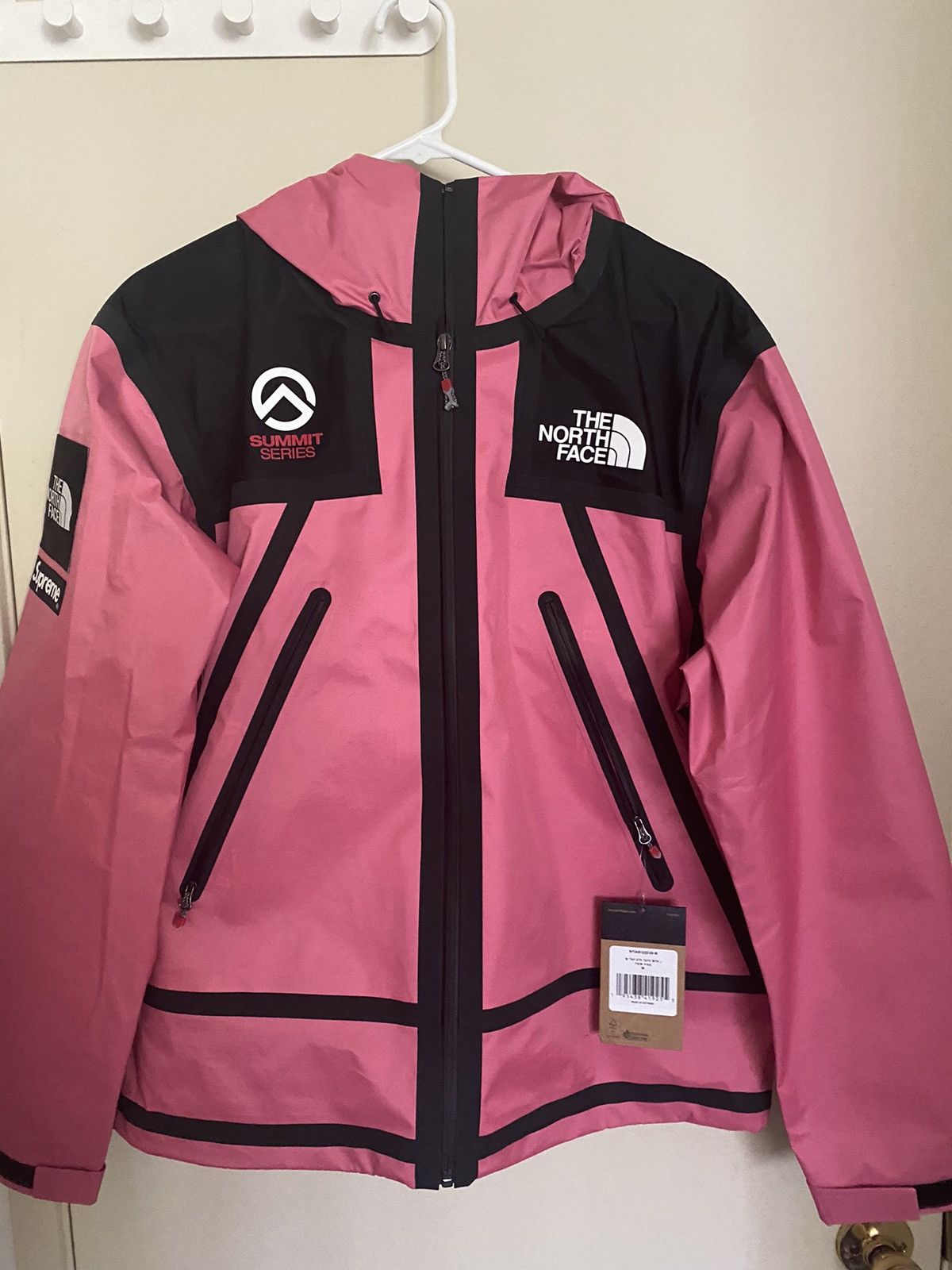 Supreme Supreme/The North Face Summit Series Outer Tape Seam Jacket |  Grailed