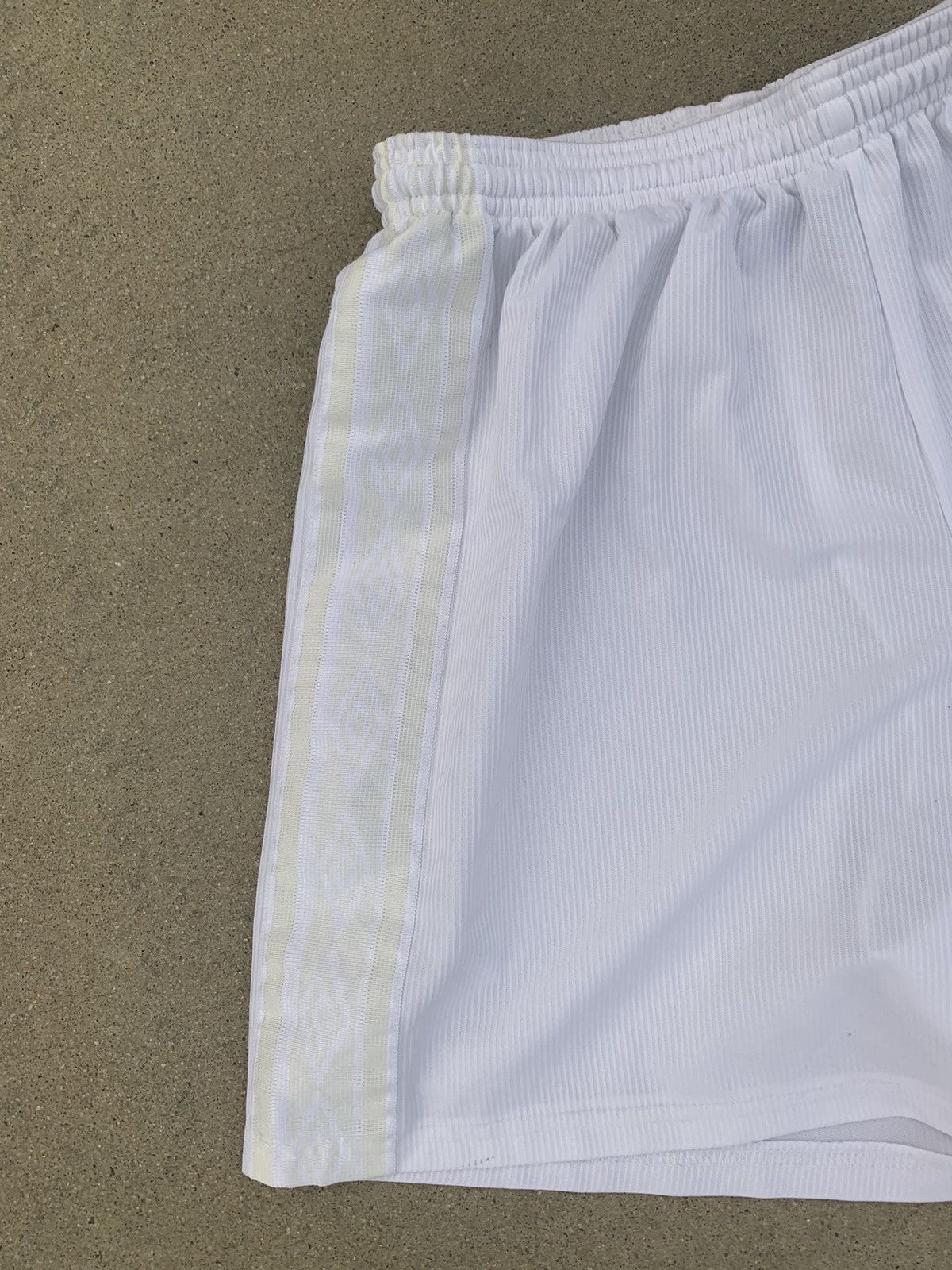 Umbro Vintage 90’s Umbro Shorts Size US 32 / EU 48 - 5 Thumbnail