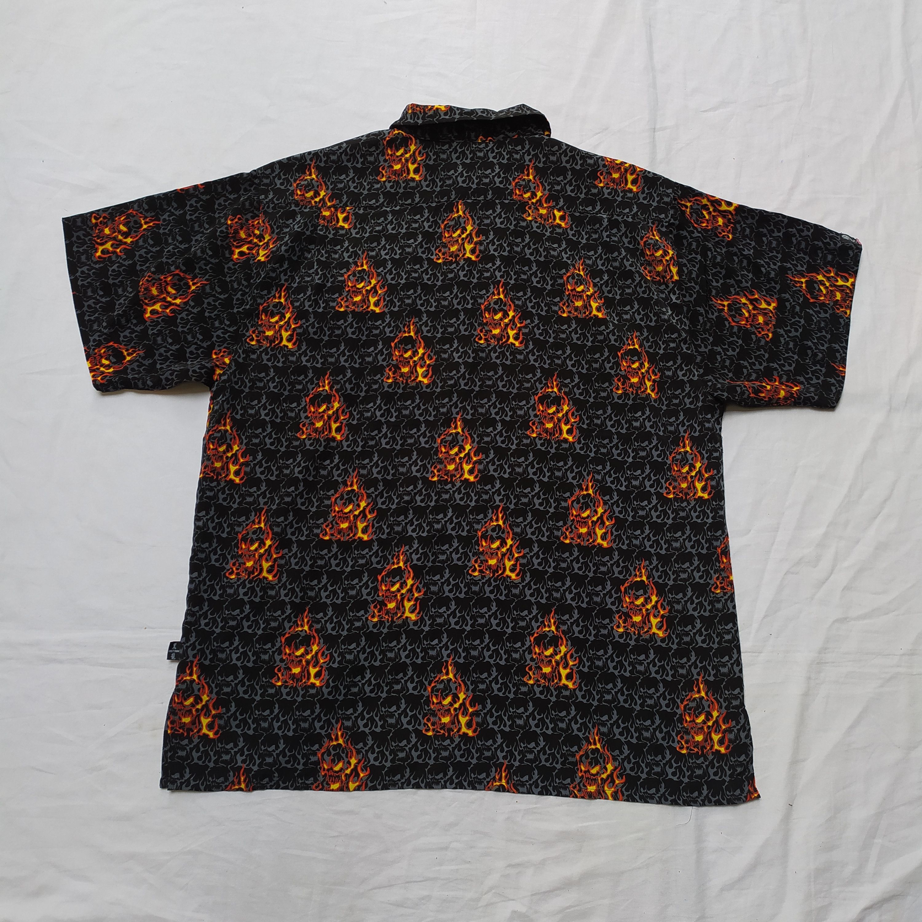 Dogtown Rare Vintage 90s dogtown Skull fire flame Hawaiian shirt Size US XL / EU 56 / 4 - 3 Thumbnail
