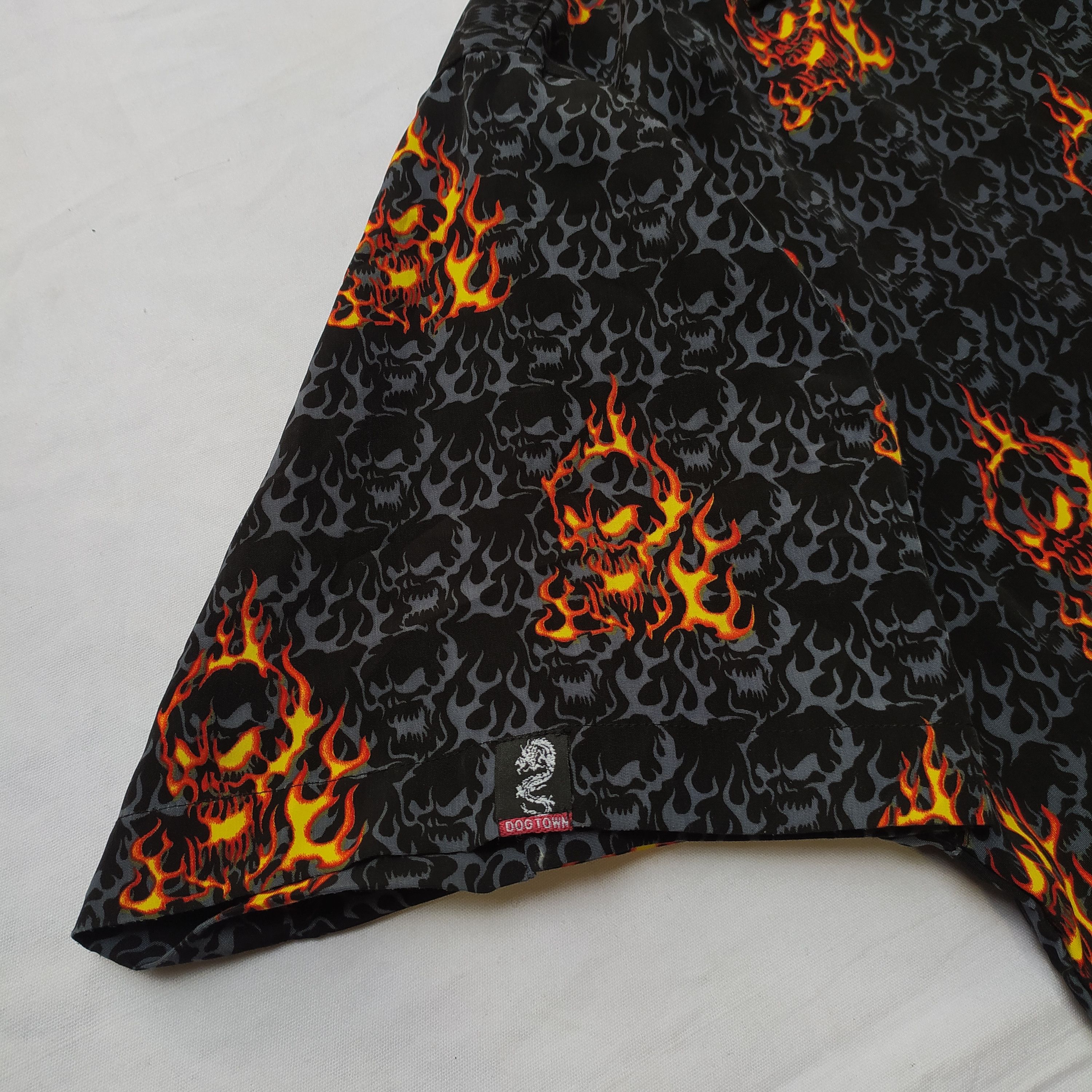 Dogtown Rare Vintage 90s dogtown Skull fire flame Hawaiian shirt Size US XL / EU 56 / 4 - 8 Thumbnail