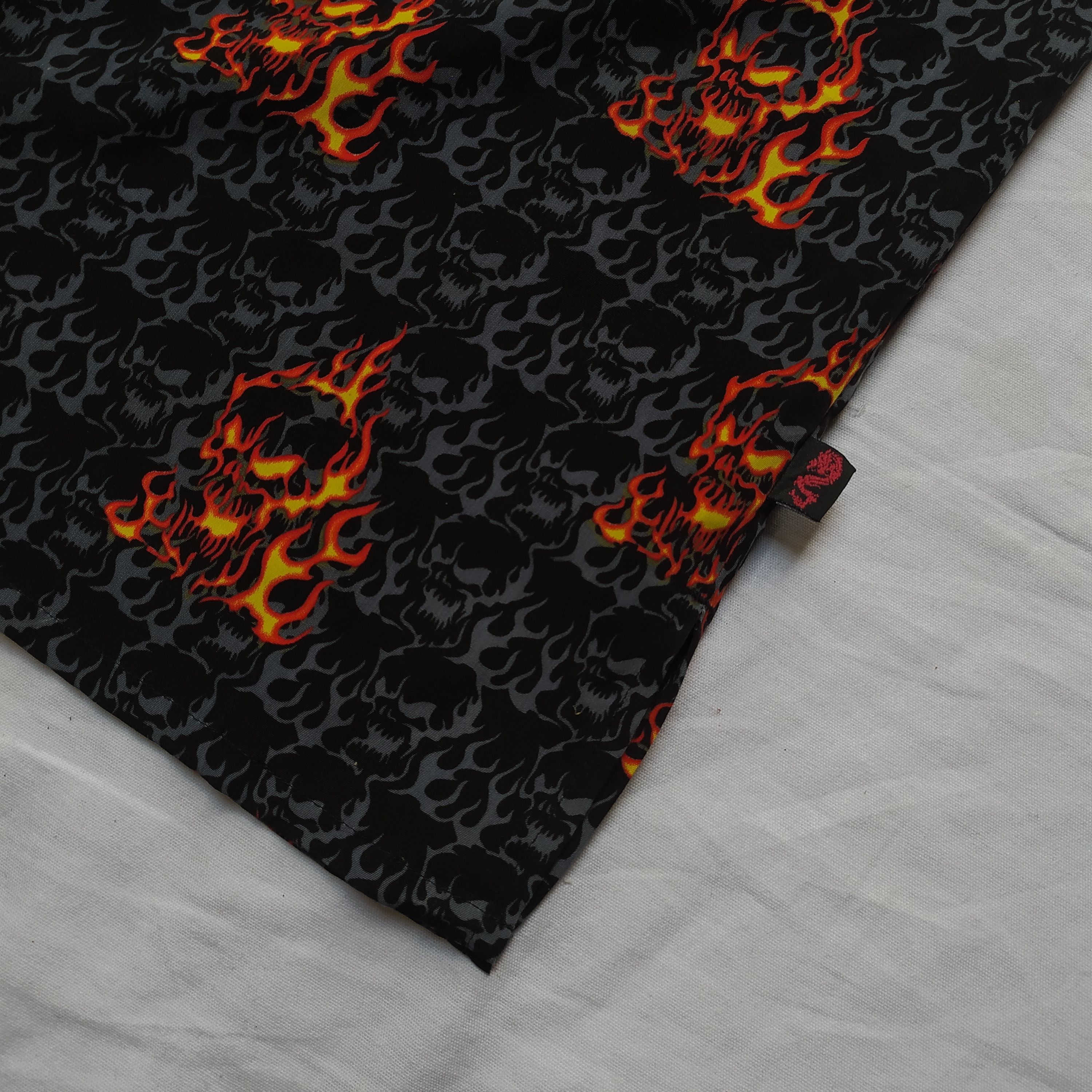 Dogtown Rare Vintage 90s dogtown Skull fire flame Hawaiian shirt Size US XL / EU 56 / 4 - 6 Thumbnail