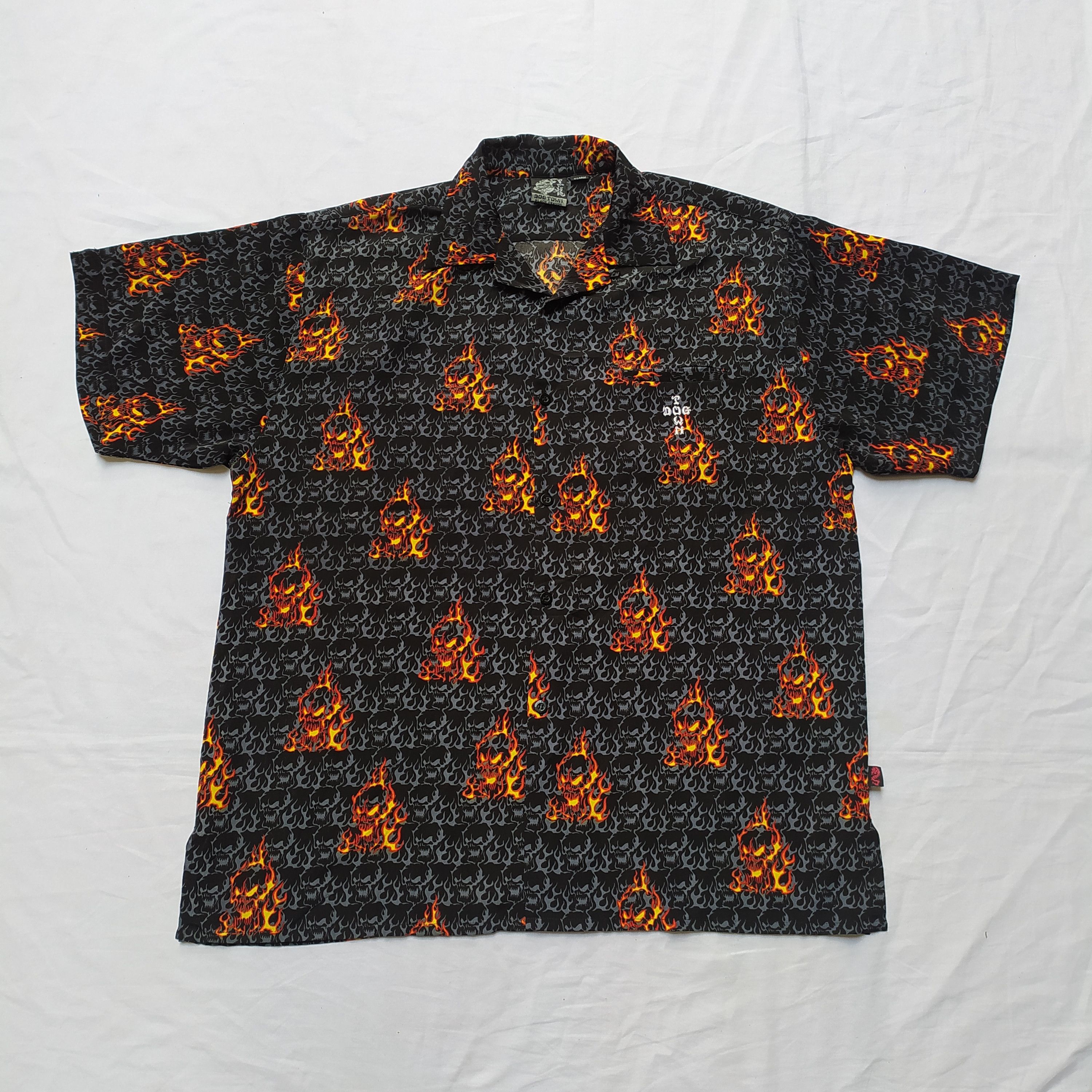 Dogtown Rare Vintage 90s dogtown Skull fire flame Hawaiian shirt Size US XL / EU 56 / 4 - 1 Thumbnail
