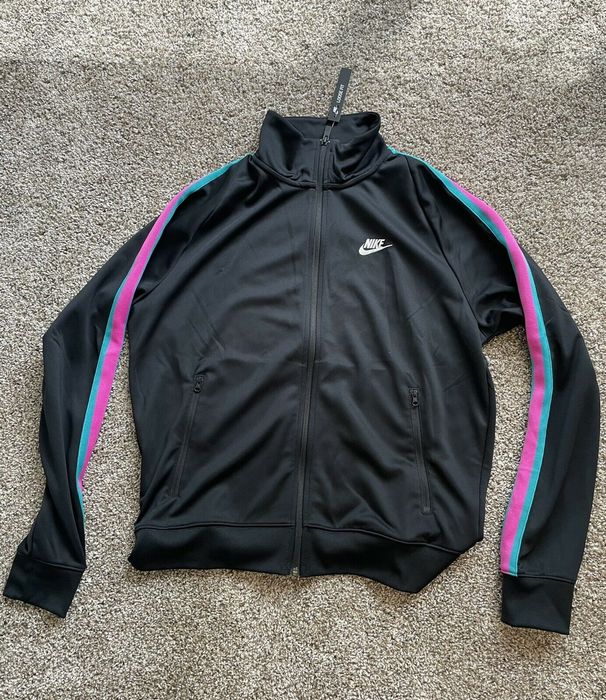 Nike tribute jacket black hotsell and pink