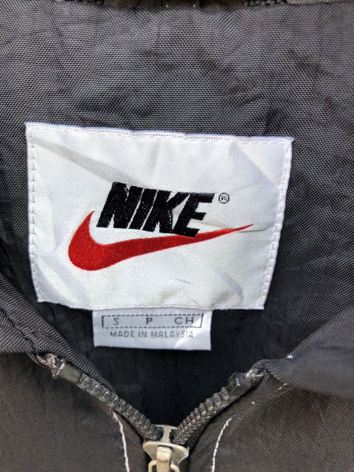 Nike × Vintage Vintage 90s Nike Big Spellout Windbreaker Size US L / EU 52-54 / 3 - 3 Thumbnail