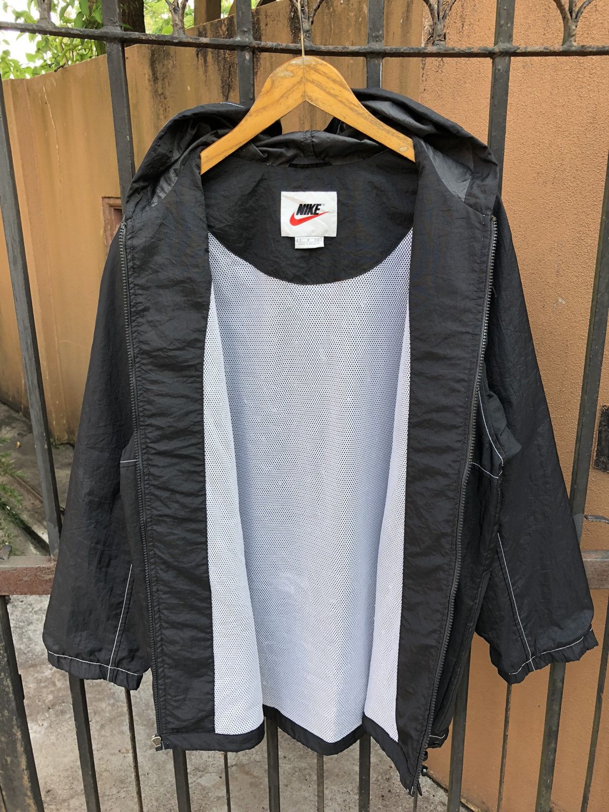 Nike × Vintage Vintage 90s Nike Big Spellout Windbreaker Size US L / EU 52-54 / 3 - 4 Thumbnail