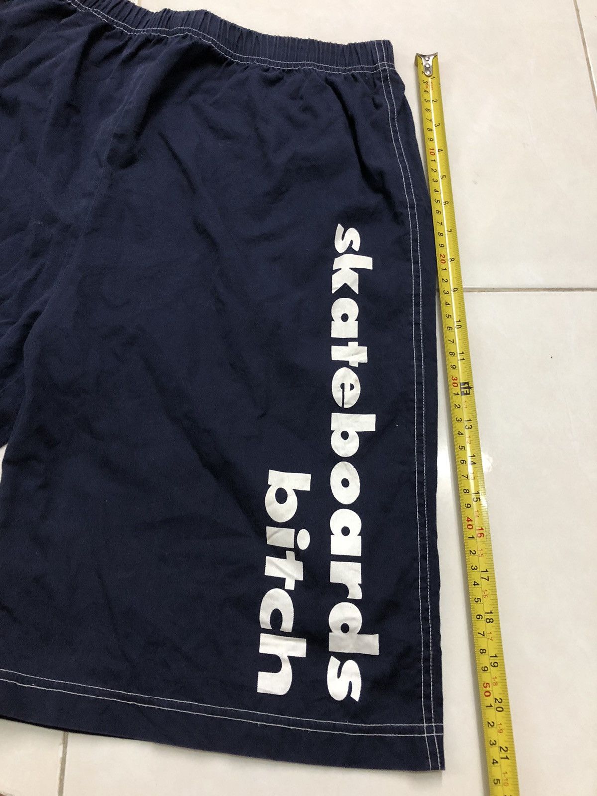 Vintage Vintage Bitch Skateboard Logo Shorts Size US 29 - 5 Thumbnail