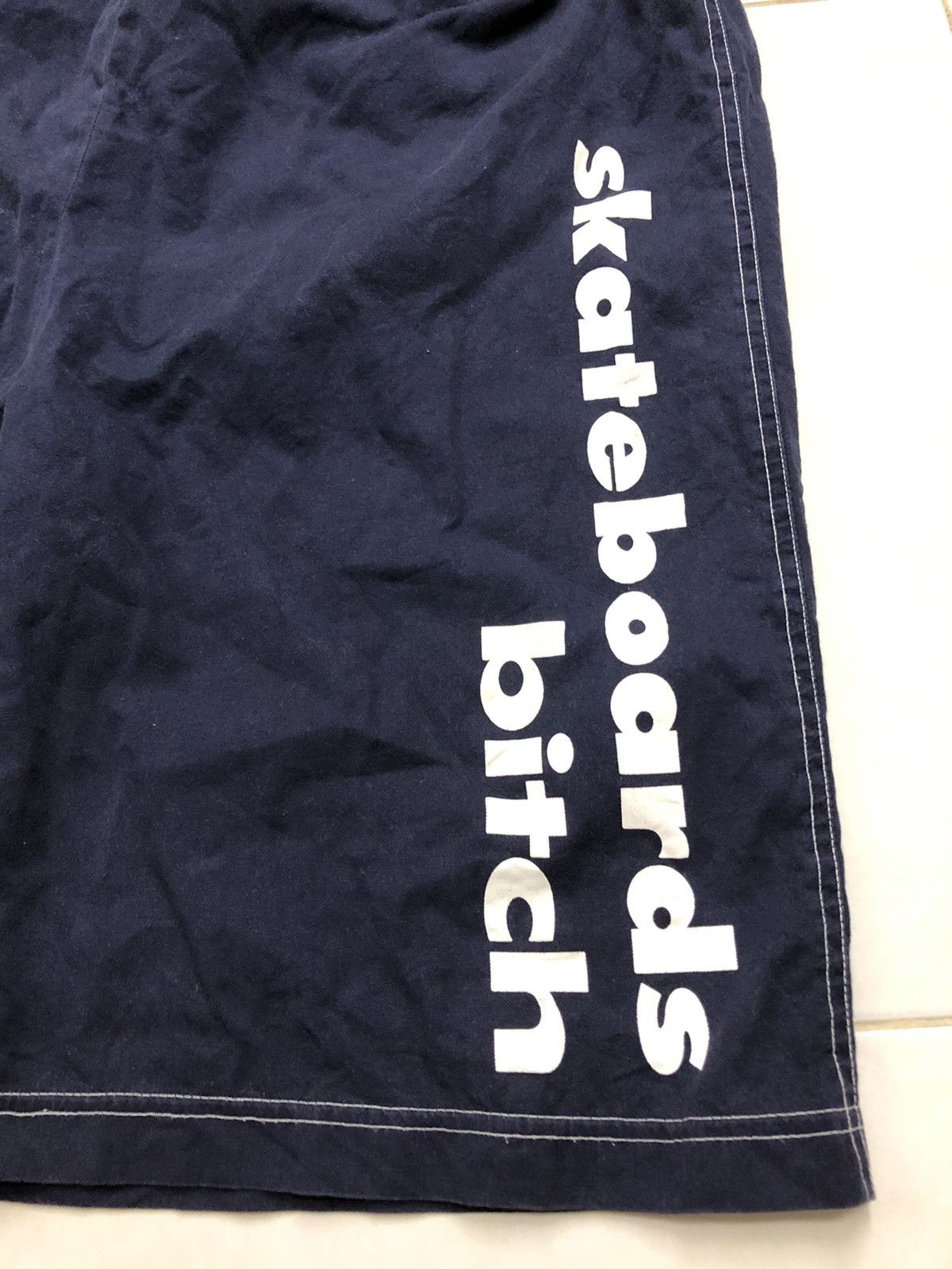 Vintage Vintage Bitch Skateboard Logo Shorts Size US 29 - 2 Thumbnail