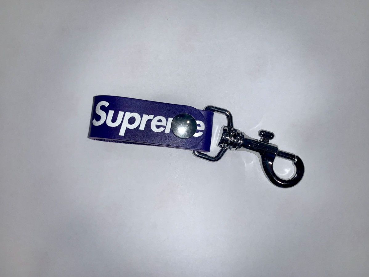 Supreme Leather Key Loop Keychain | Grailed