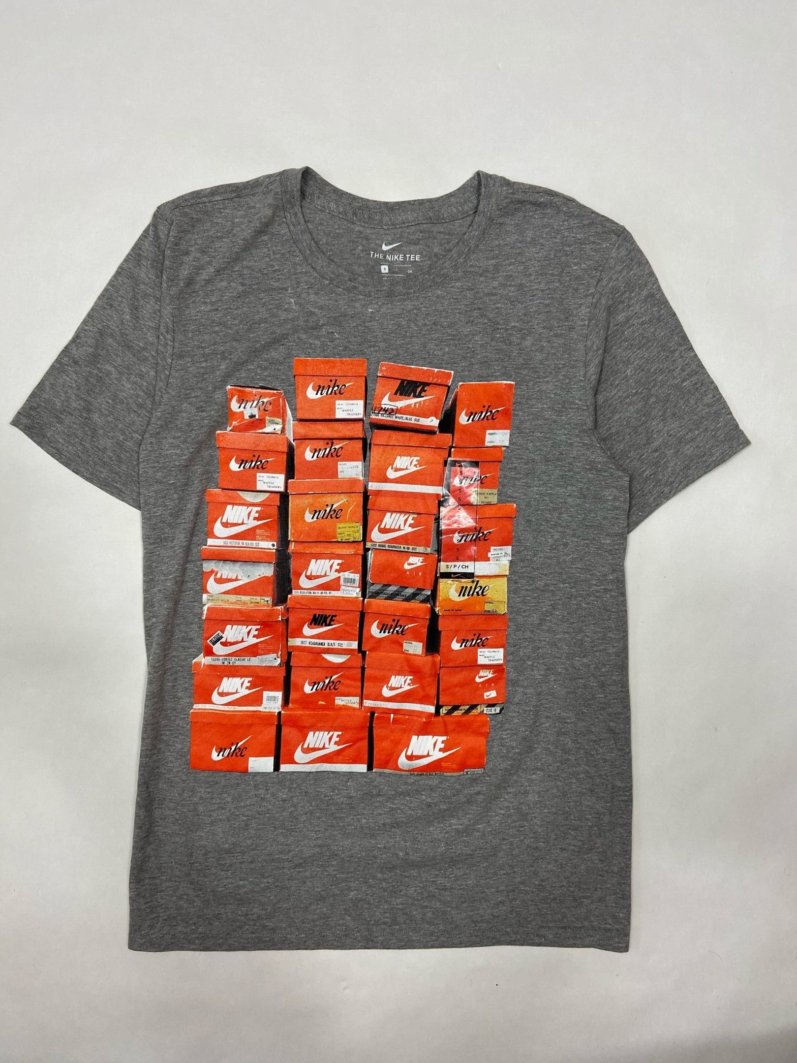 Nike t shirt shoe box deals