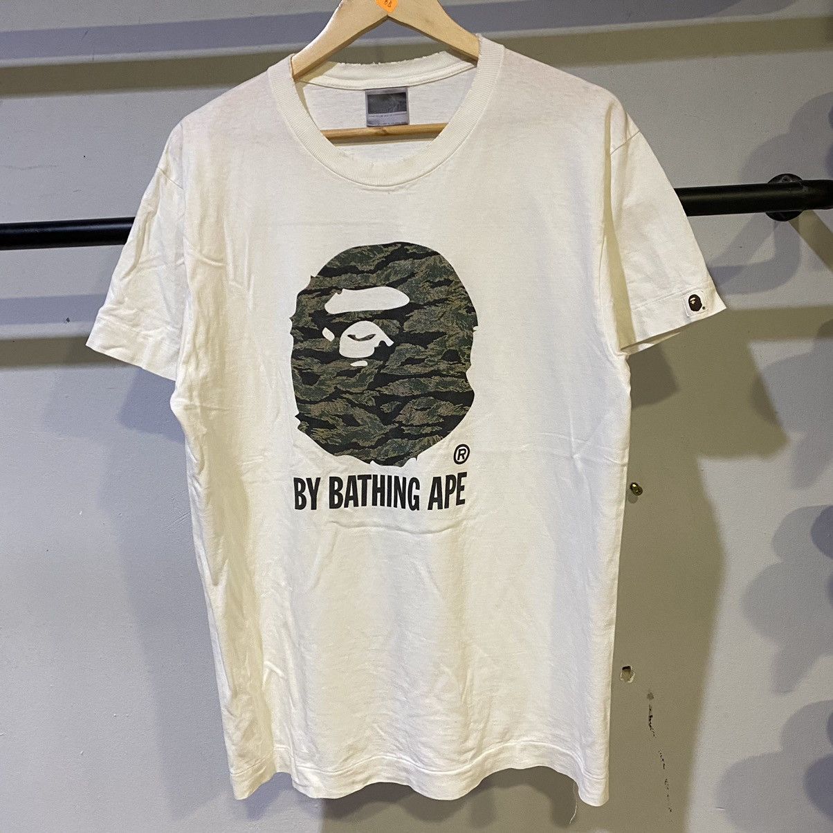 Bape × Vintage VINTAGE Bape Big Head Tiger Stripe Tee Size US L / EU 52-54 / 3 - 1 Thumbnail