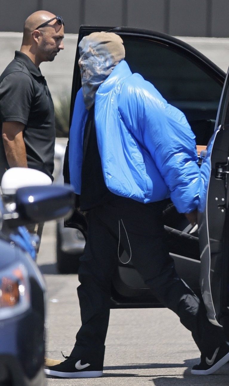 Kanye West Medium Blue Yeezy Gap Round Jacket Nylon Pre Order Size US M / EU 48-50 / 2 - 2 Thumbnail