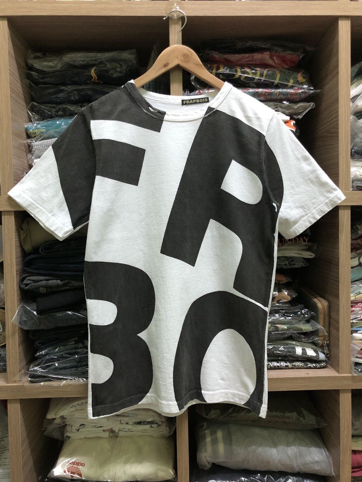 Frapbois Frapbois Big Logo Speel Out Tshirts Size US S / EU 44-46 / 1 - 1 Thumbnail