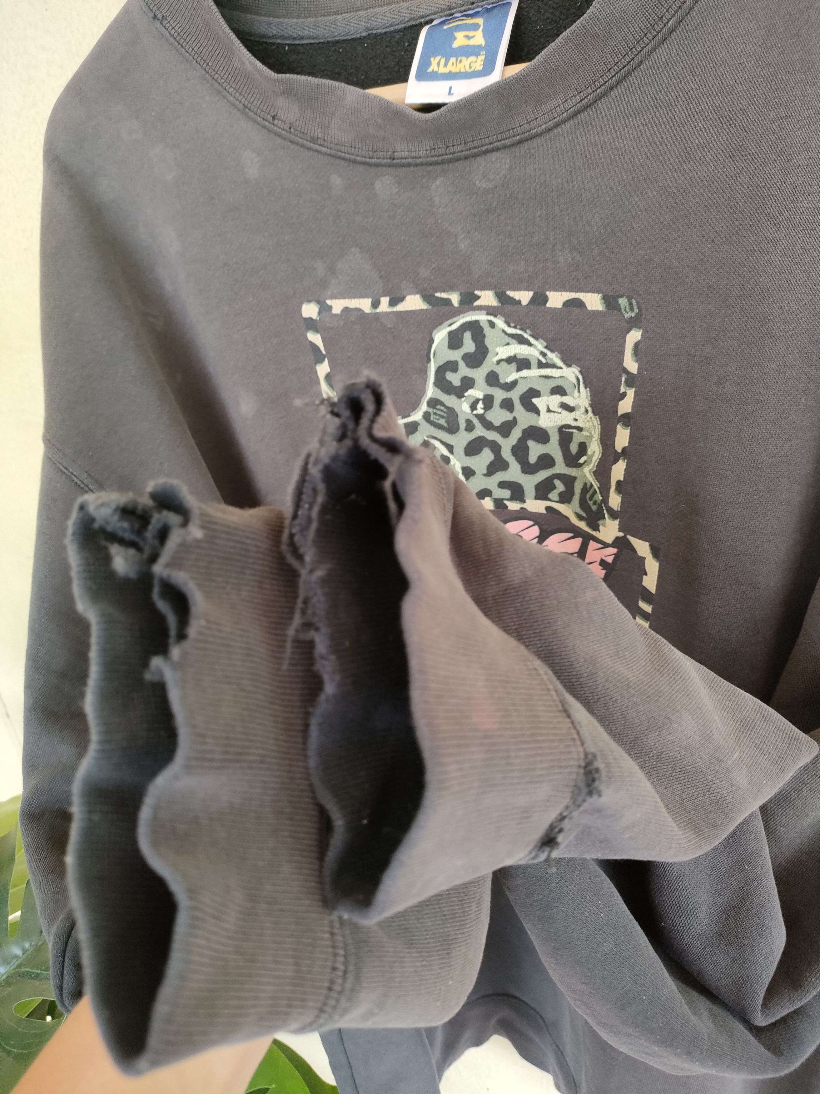 Xlarge Distressed X-Large Sweetshirts Size US L / EU 52-54 / 3 - 5 Thumbnail