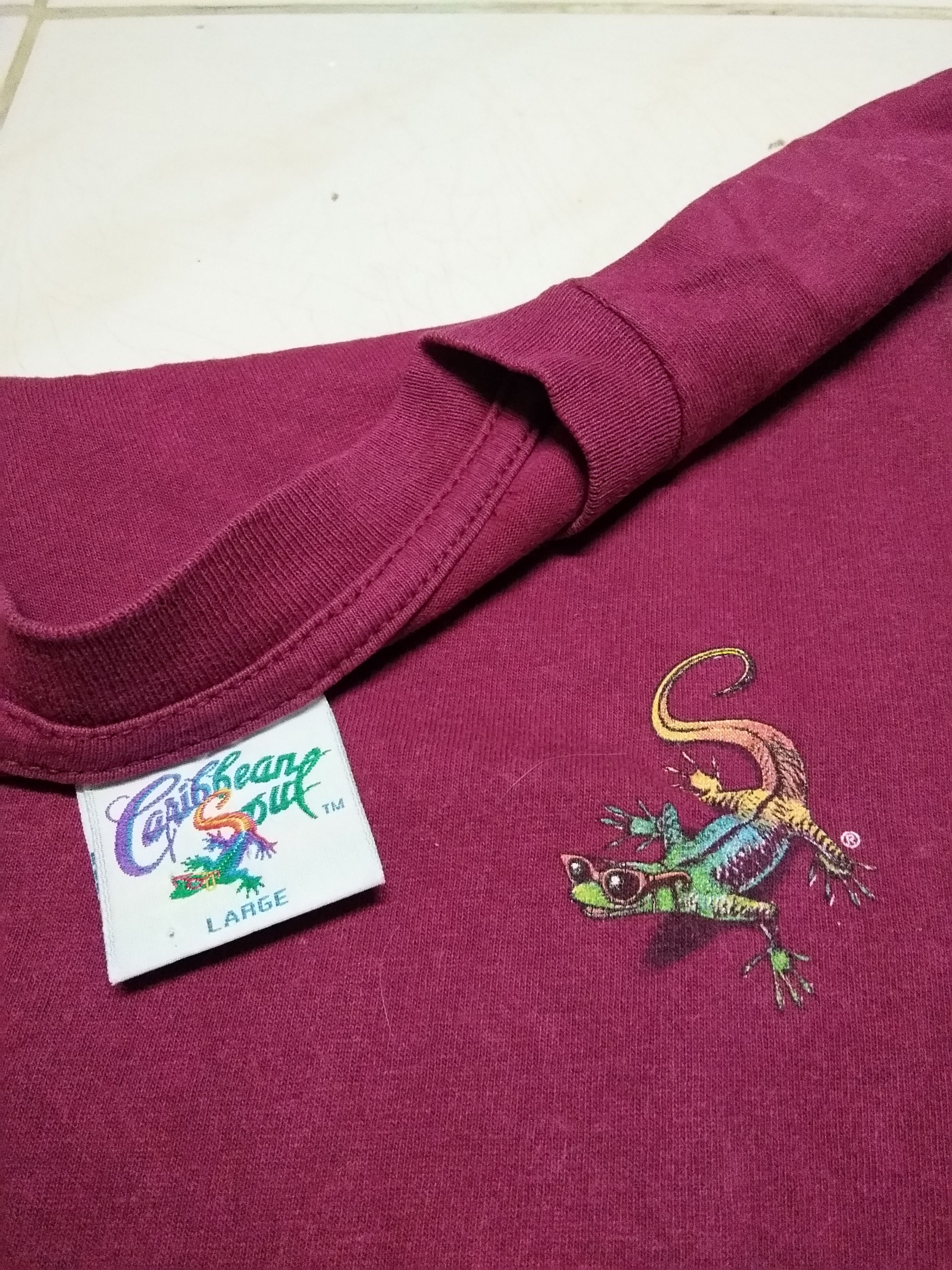 VINTAGE 90s 1995 CARIBBEAN SURF BERMUDA TRIANGLE TSHIRT