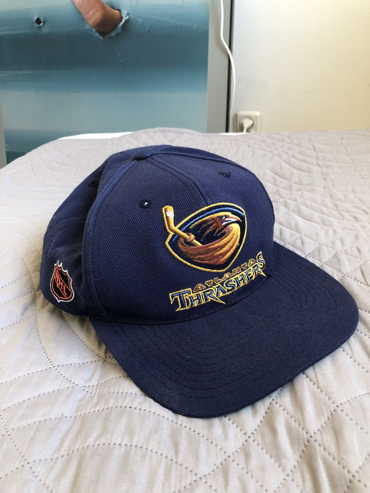 Chapeau De Hockey Signé Thrashers - Dédicacé - Occasion - Collecteur LNH - Style GLACE