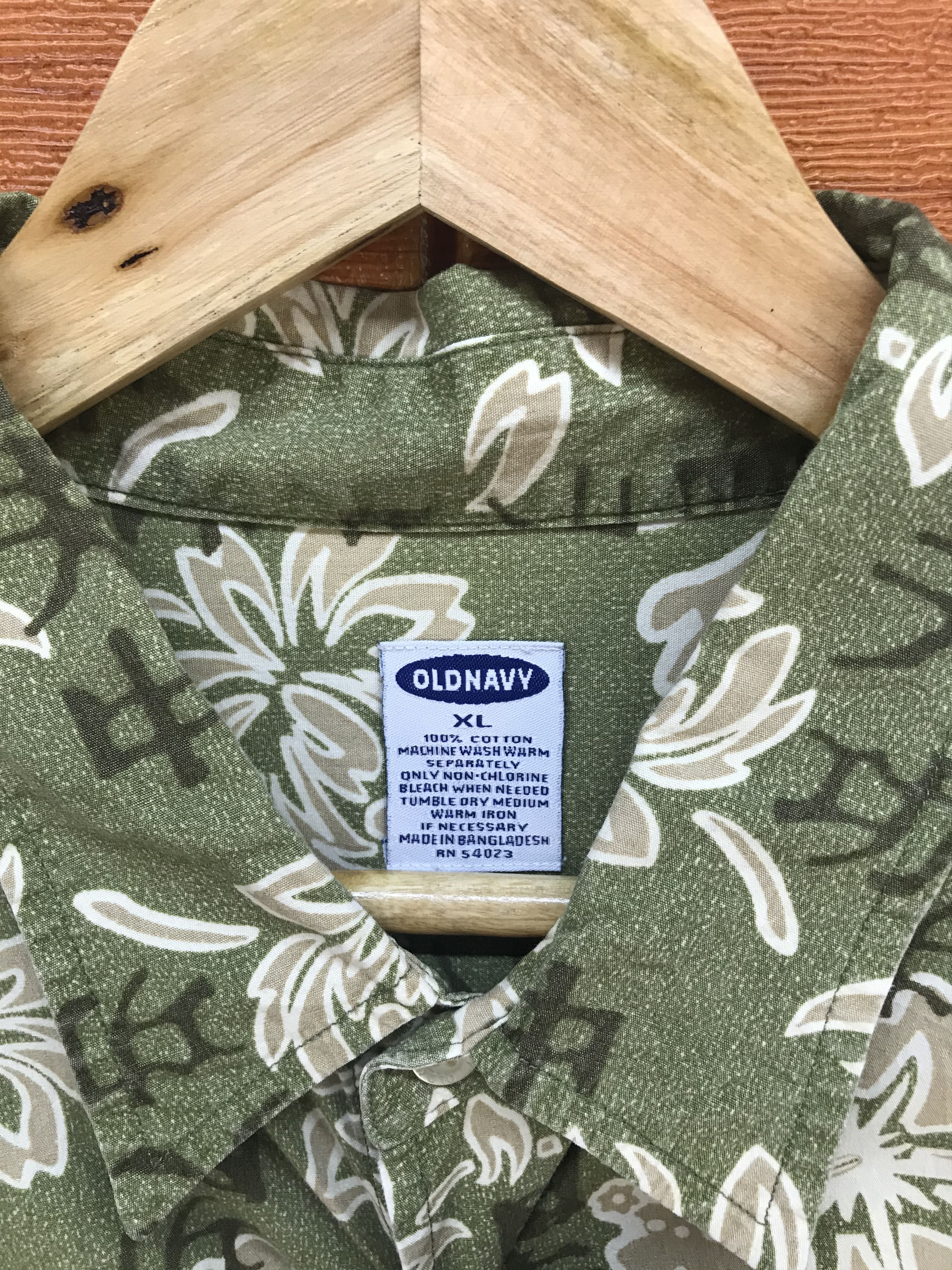 Japanese Brand Vintage Japananese Kanji & Hibiscus Hawaiian Shirt Size US XL / EU 56 / 4 - 5 Thumbnail