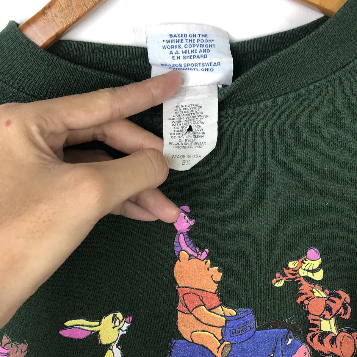 Disney Vintage Pooh full Characters Crewneck Sweatshirt Size US XXL / EU 58 / 5 - 4 Thumbnail