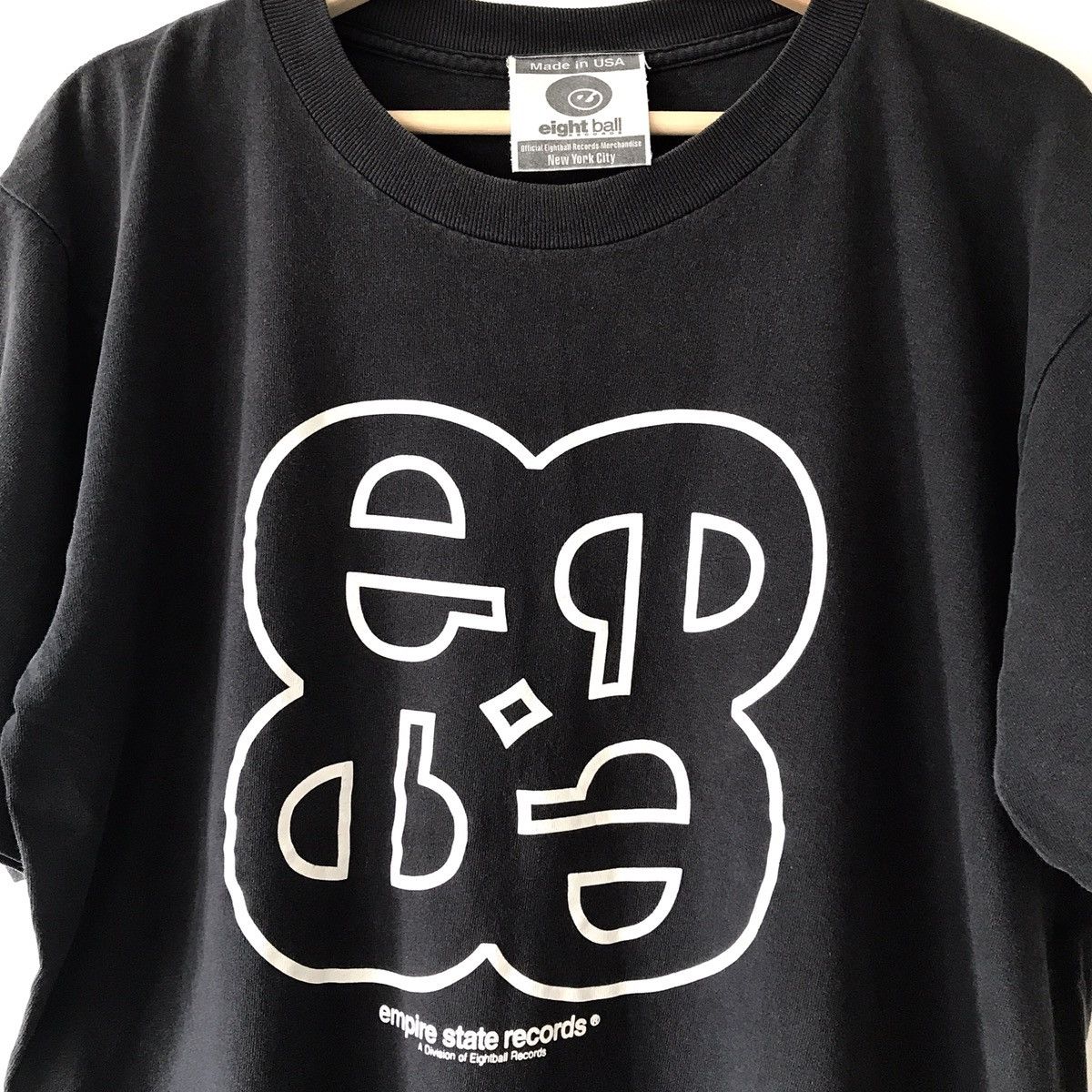 Vintage Authentic Vintage 90s Empire State Records Eightball NYC Tee Size US L / EU 52-54 / 3 - 3 Thumbnail