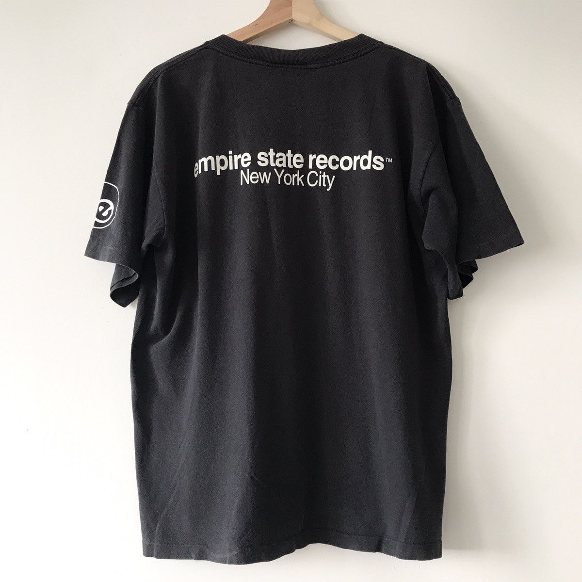 Vintage Authentic Vintage 90s Empire State Records Eightball NYC Tee Size US L / EU 52-54 / 3 - 2 Thumbnail