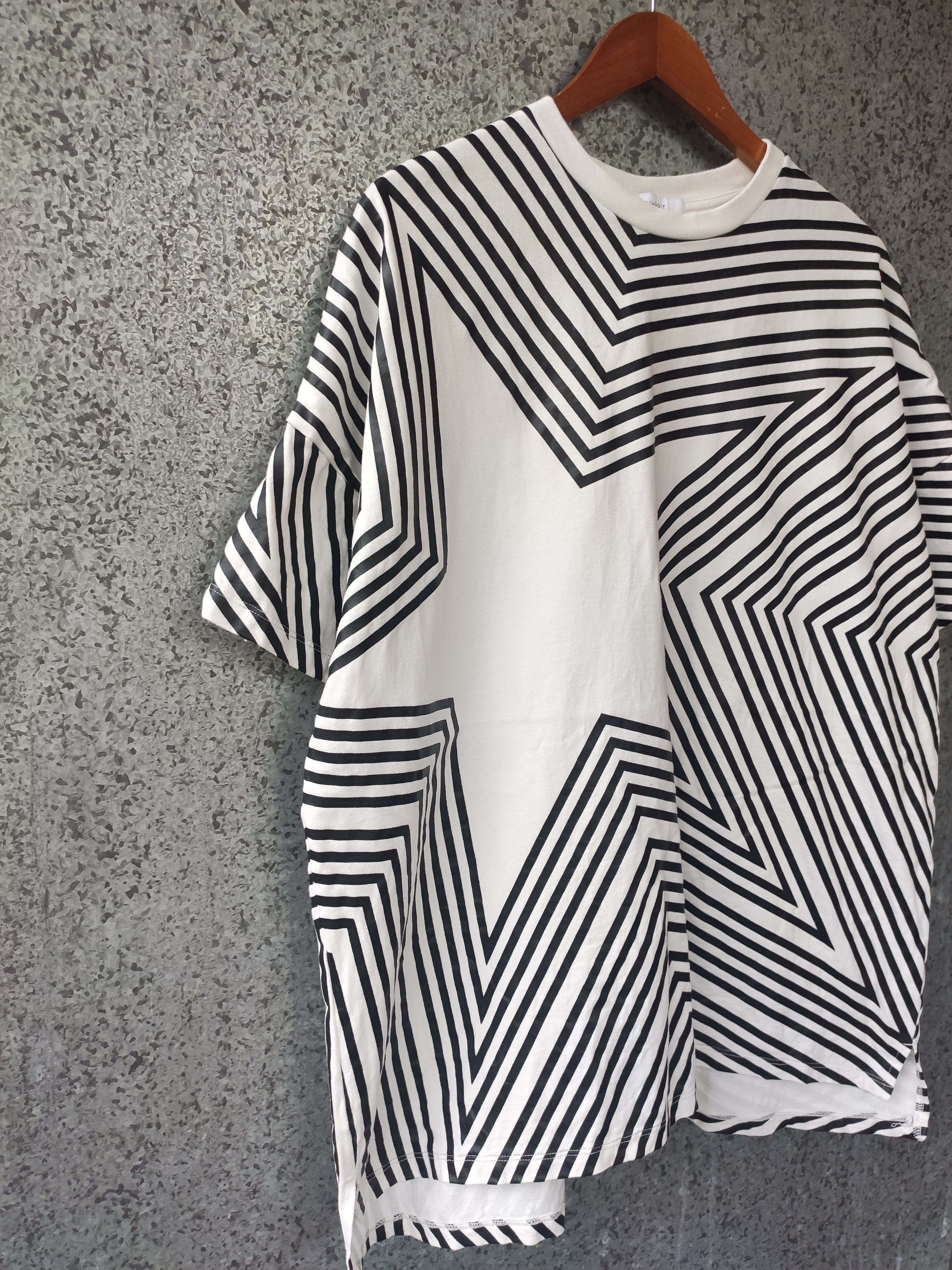 Japanese Brand Inherit t shirt symmetry designer tee Size US L / EU 52-54 / 3 - 4 Thumbnail