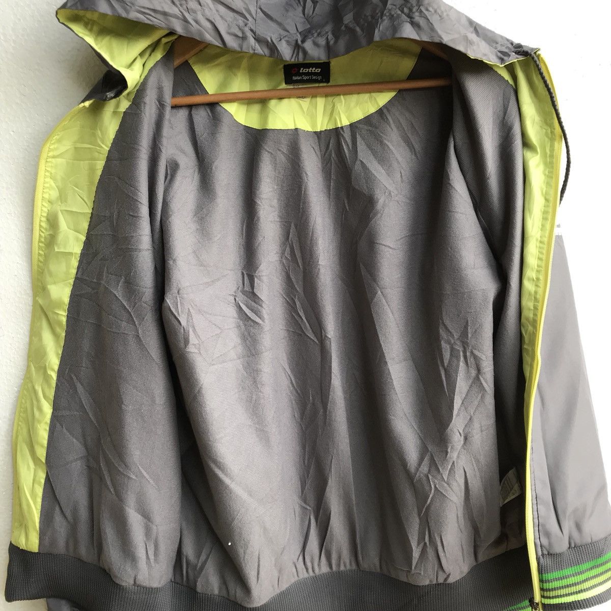 Lotto Sport Lotto Sports Italian Windbreaker Hoodie Jacket Size US L / EU 52-54 / 3 - 5 Thumbnail