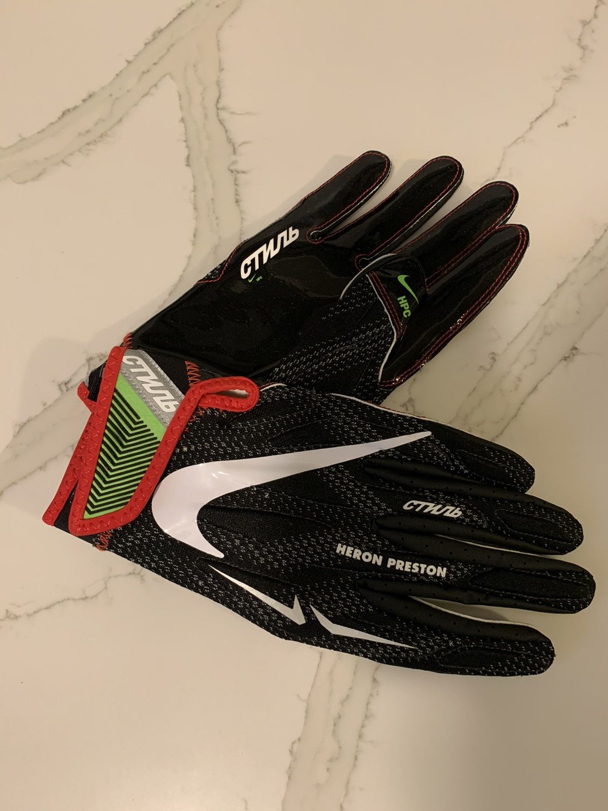 Heron preston nike gloves online