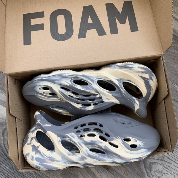 Yeezy Foam Runner (Moon Grey)