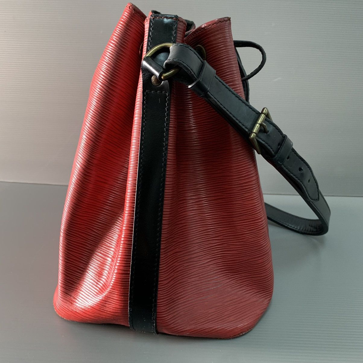 Louis Vuitton Louis Vuitton Petit Noe Epi Leather Size ONE SIZE - 5 Thumbnail