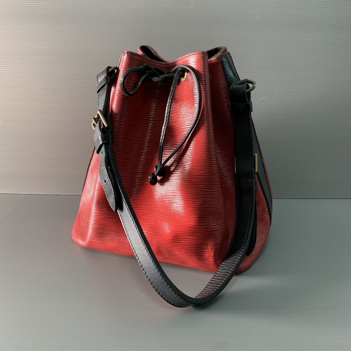 Louis Vuitton Louis Vuitton Petit Noe Epi Leather Size ONE SIZE - 2 Thumbnail