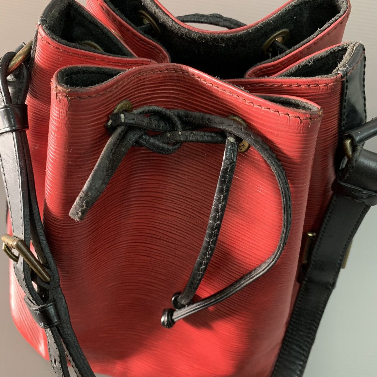 Louis Vuitton Louis Vuitton Petit Noe Epi Leather Size ONE SIZE - 8 Thumbnail