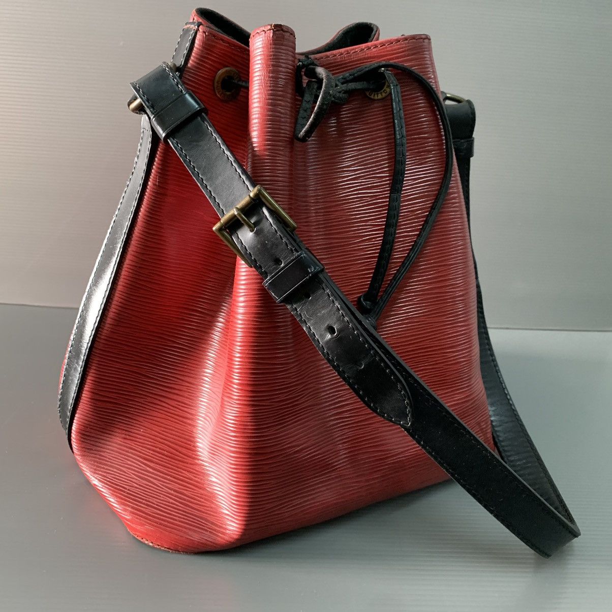 Louis Vuitton Louis Vuitton Petit Noe Epi Leather Size ONE SIZE - 6 Thumbnail