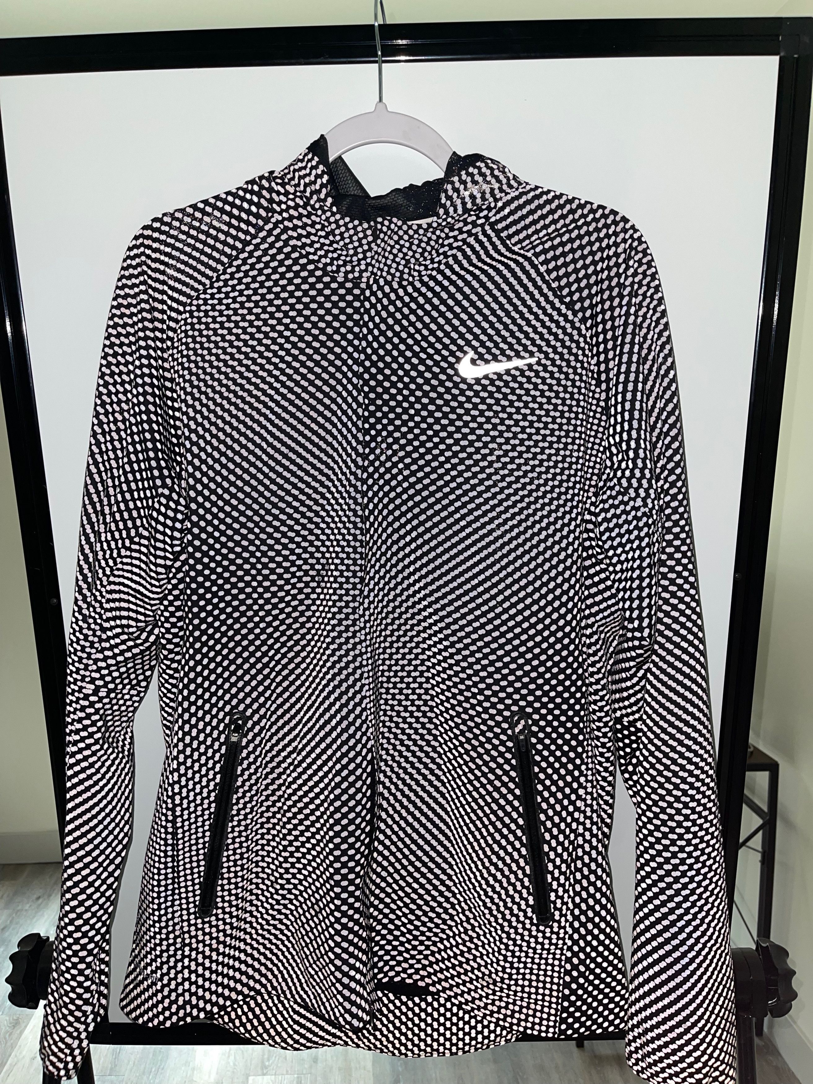 Nike shield reflective jacket best sale