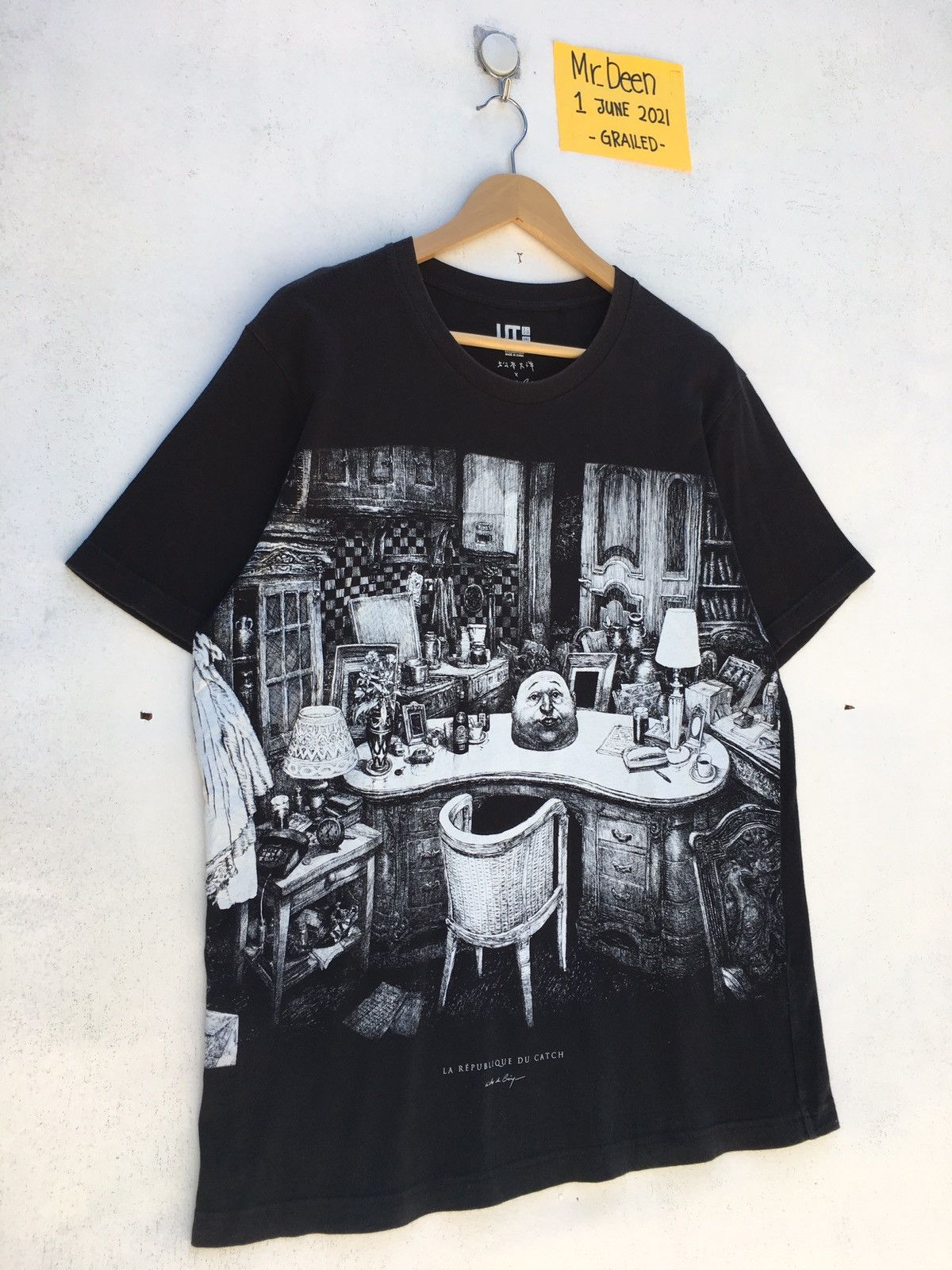 Japanese Brand Uniqlo X Nicolas de Crecy La Republique Du Catch Tshirt Size US XL / EU 56 / 4 - 2 Thumbnail