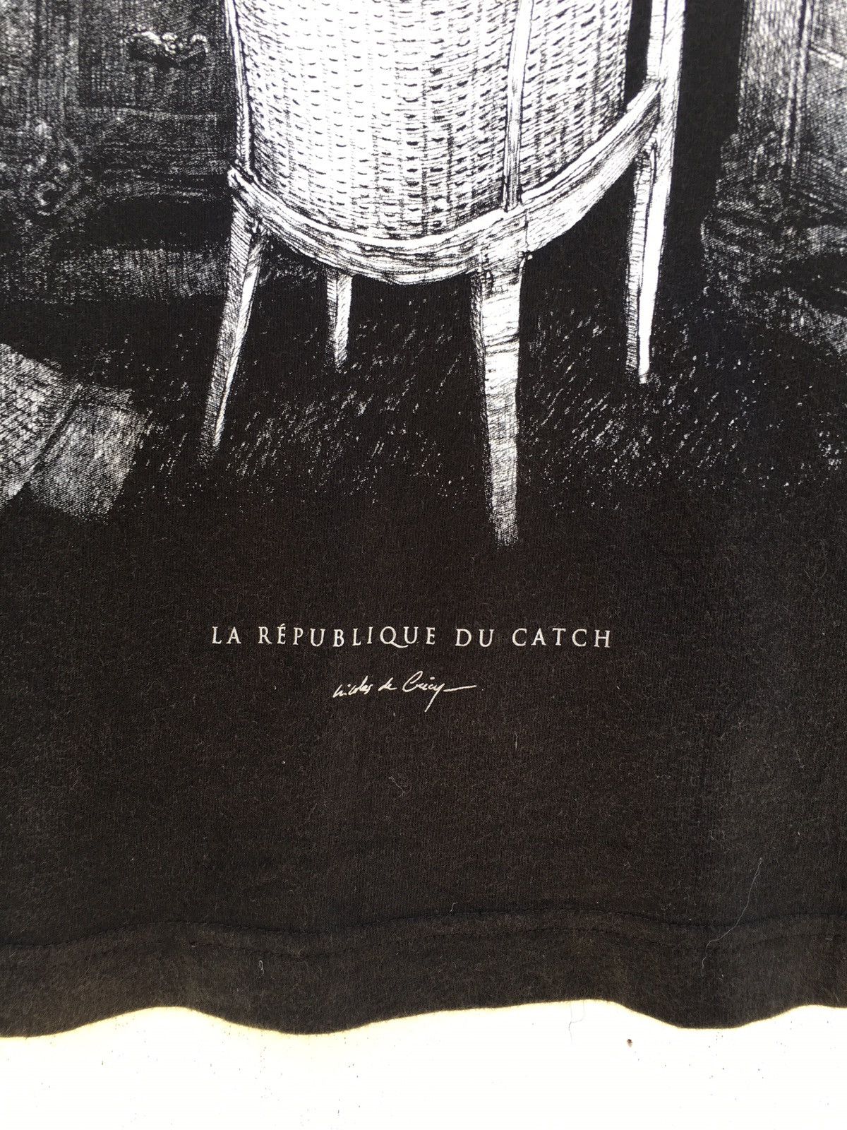 Japanese Brand Uniqlo X Nicolas de Crecy La Republique Du Catch Tshirt Size US XL / EU 56 / 4 - 7 Thumbnail