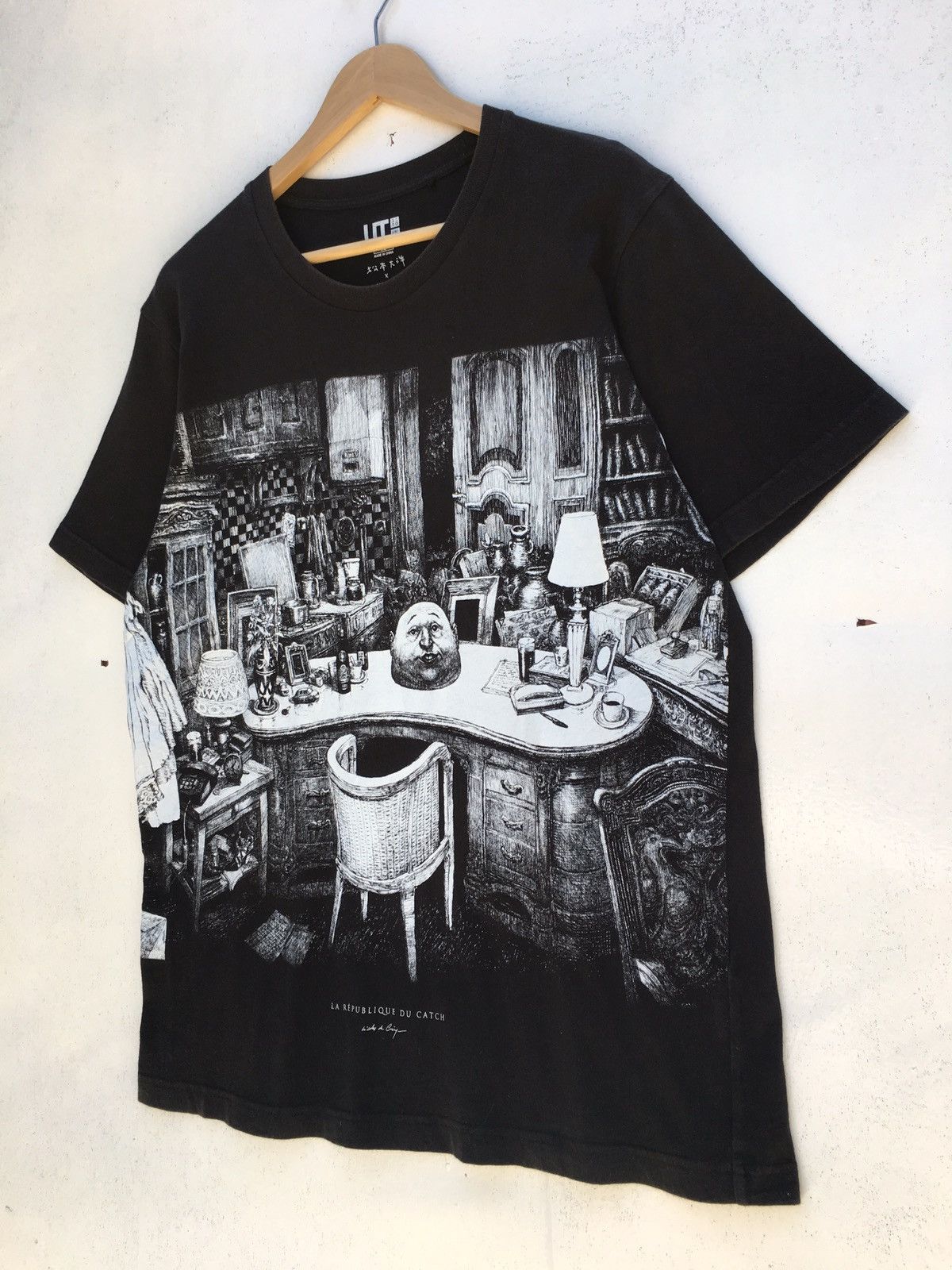 Japanese Brand Uniqlo X Nicolas de Crecy La Republique Du Catch Tshirt Size US XL / EU 56 / 4 - 3 Thumbnail