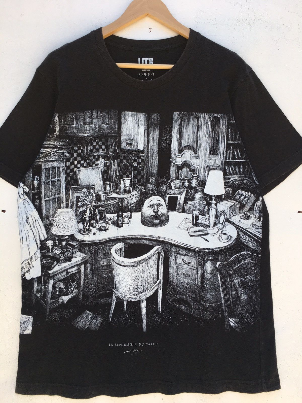 Japanese Brand Uniqlo X Nicolas de Crecy La Republique Du Catch Tshirt Size US XL / EU 56 / 4 - 4 Thumbnail