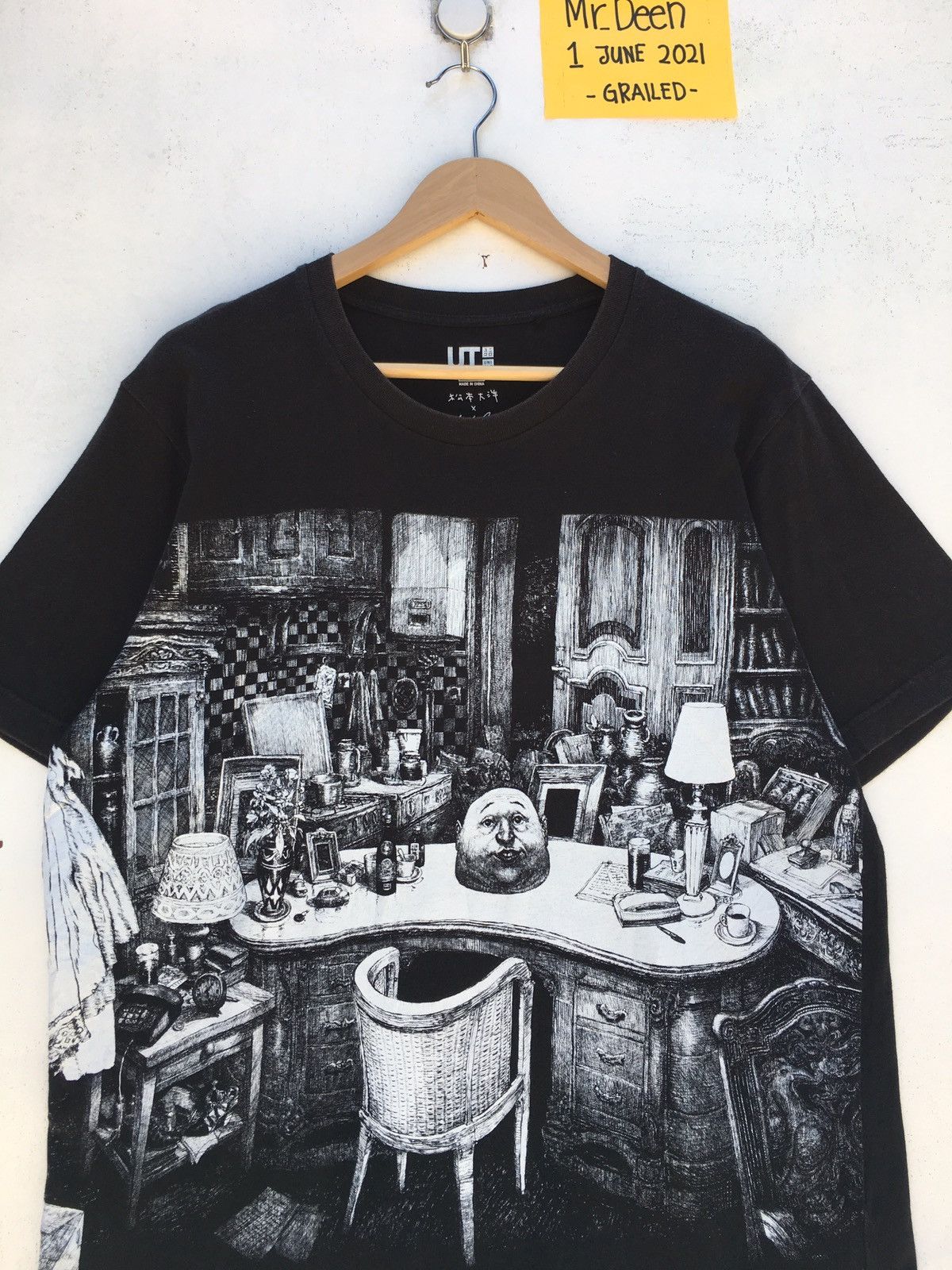 Japanese Brand Uniqlo X Nicolas de Crecy La Republique Du Catch Tshirt Size US XL / EU 56 / 4 - 5 Thumbnail
