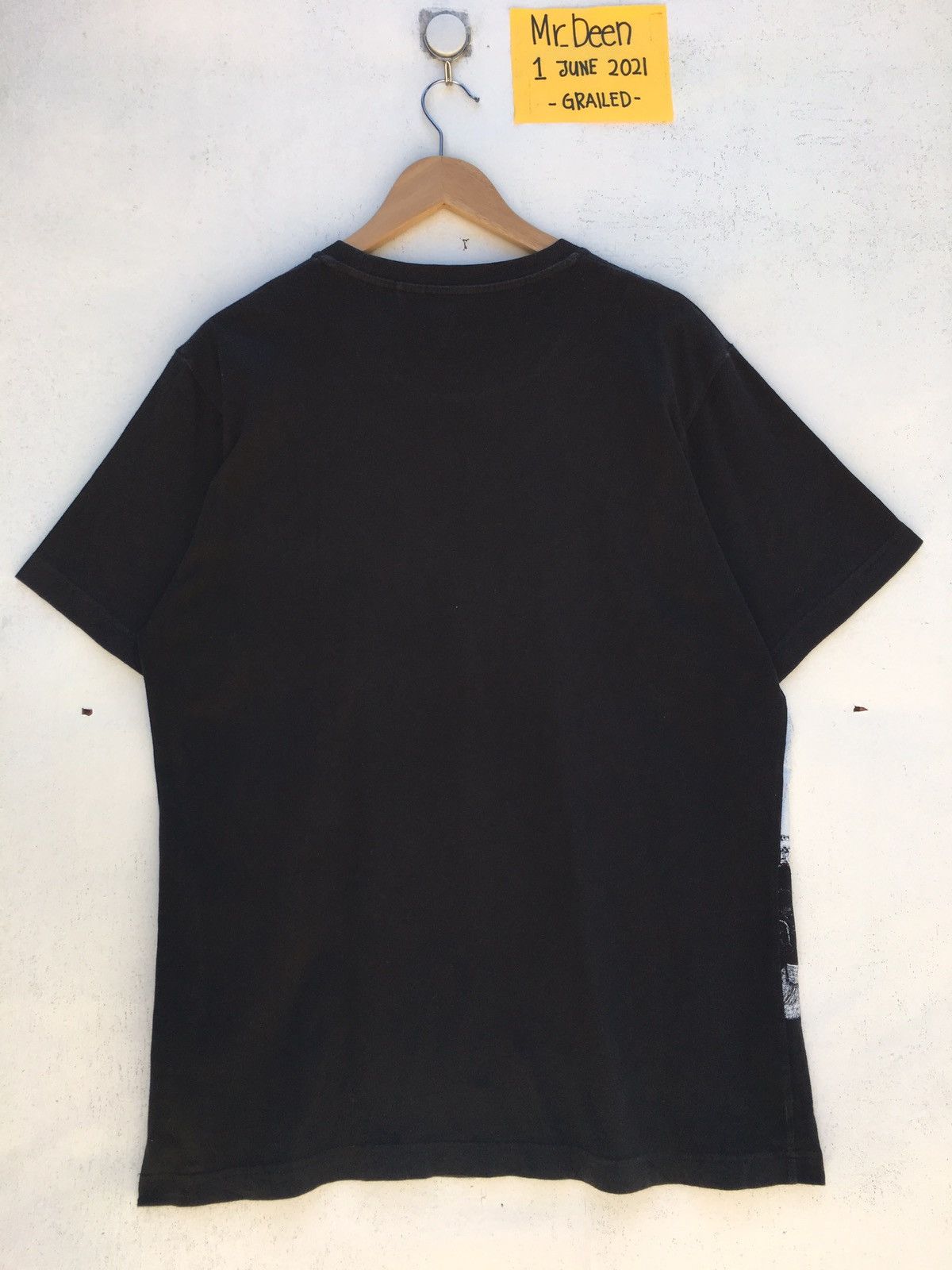 Japanese Brand Uniqlo X Nicolas de Crecy La Republique Du Catch Tshirt Size US XL / EU 56 / 4 - 13 Thumbnail