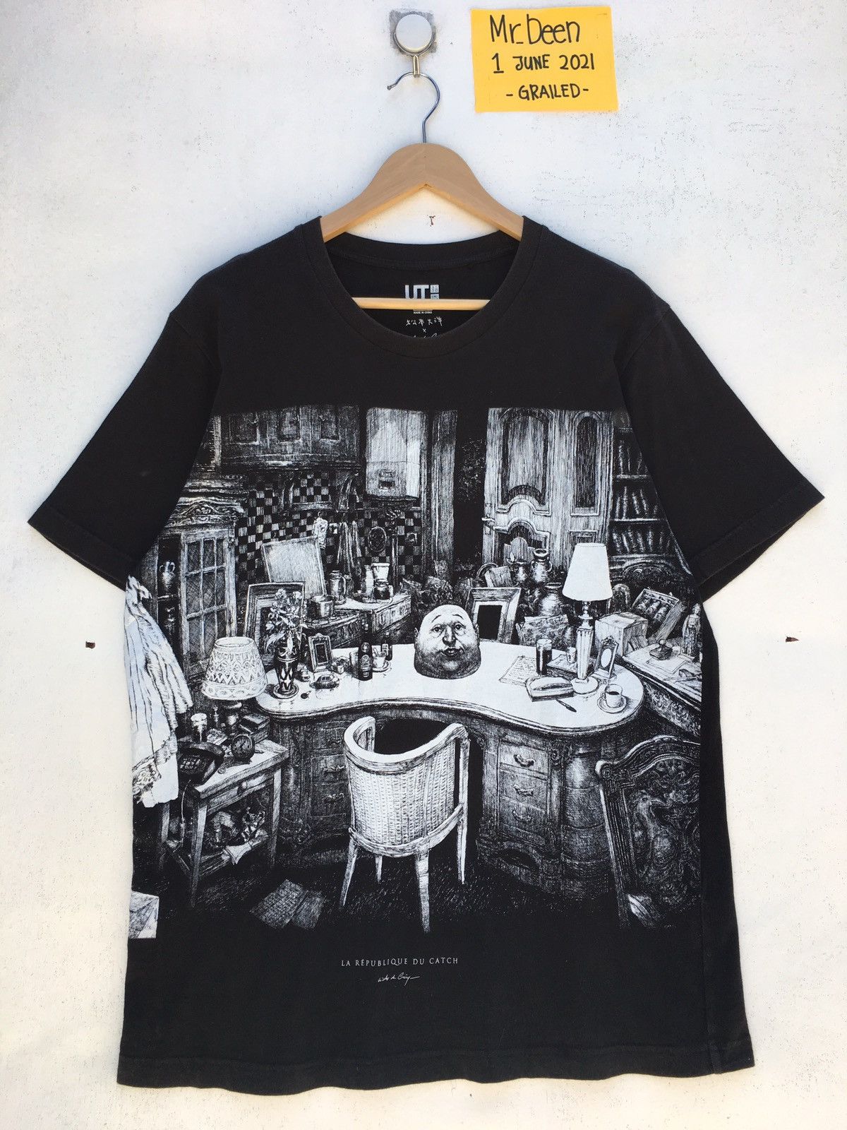 Japanese Brand Uniqlo X Nicolas de Crecy La Republique Du Catch Tshirt Size US XL / EU 56 / 4 - 1 Thumbnail