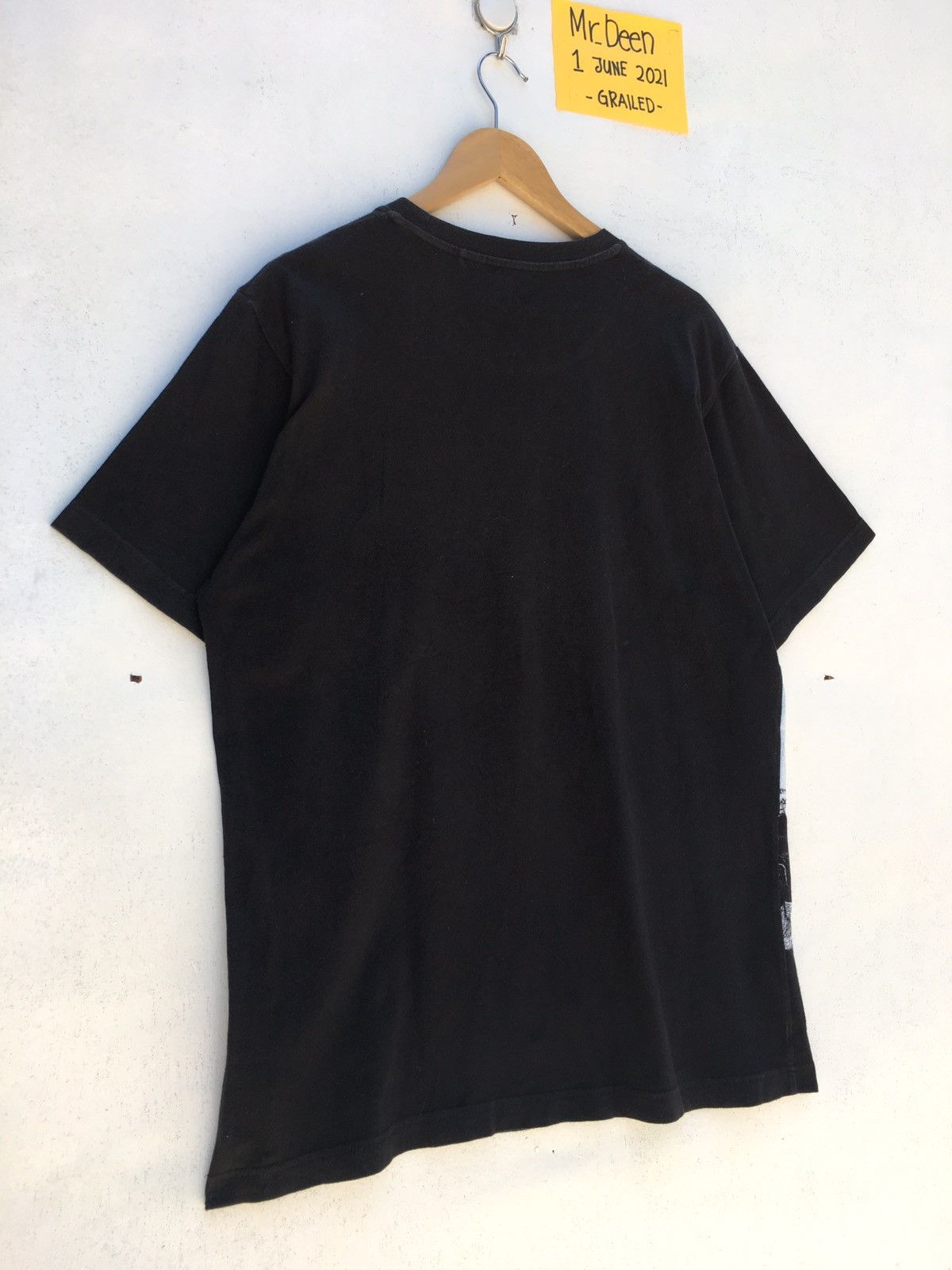 Japanese Brand Uniqlo X Nicolas de Crecy La Republique Du Catch Tshirt Size US XL / EU 56 / 4 - 14 Thumbnail