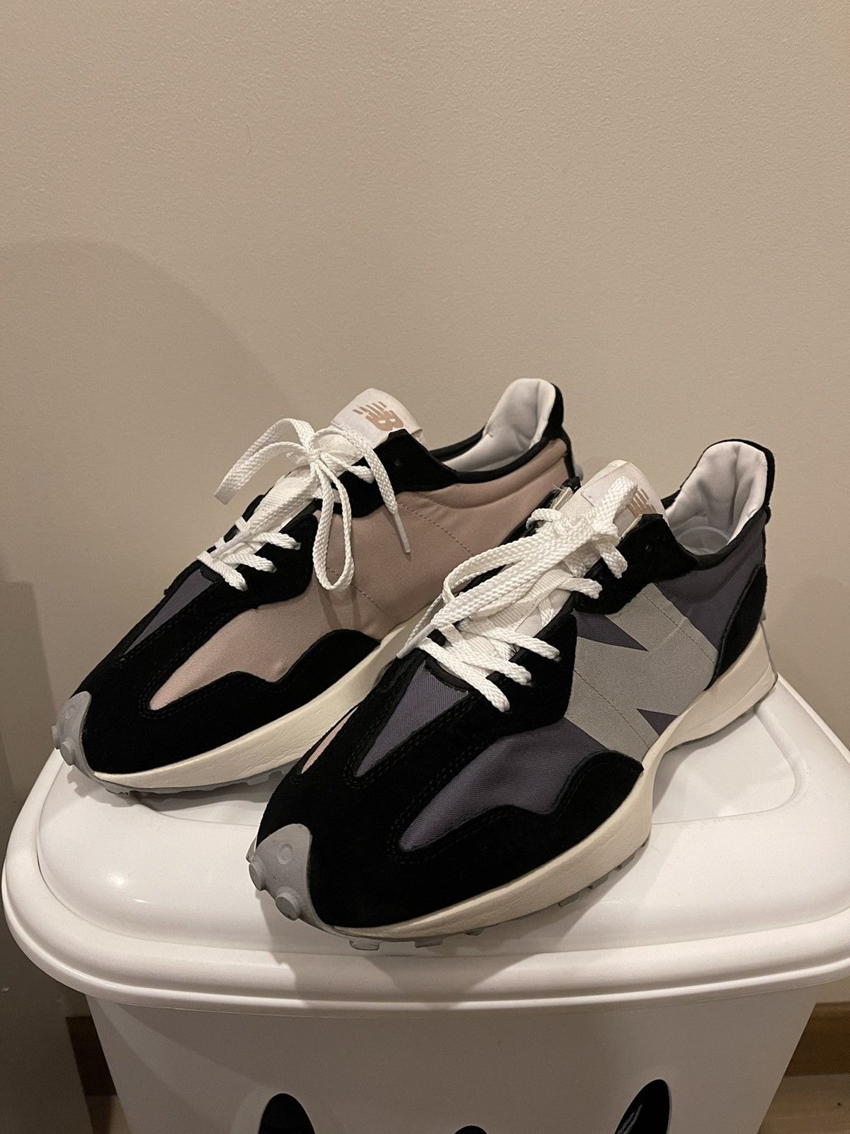 image of New Balance 327 Shoes in Black, Men's (Size 10)