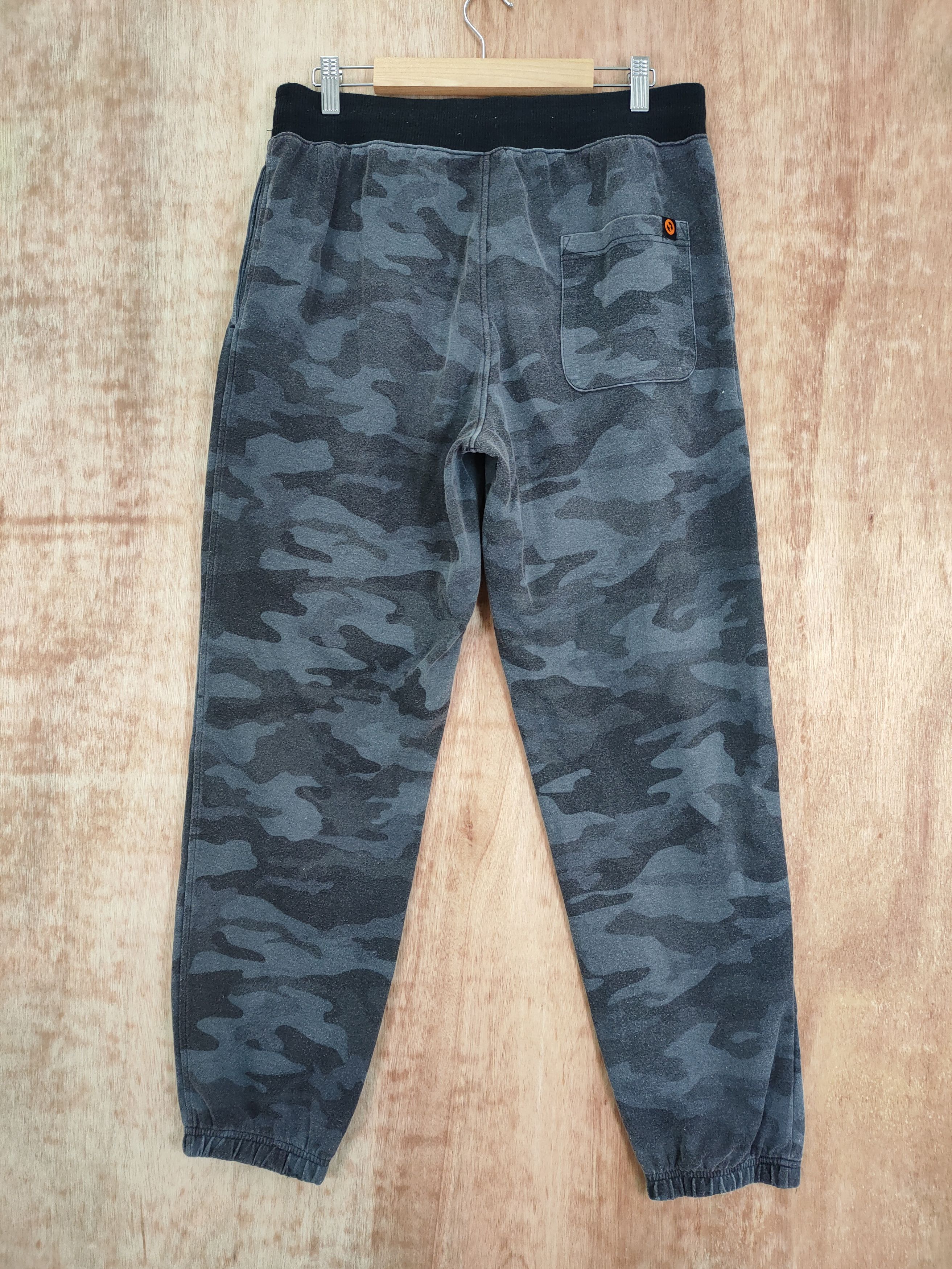 Japanese Brand OUTDOOR PRODUCTS FADED CAMO SWEATPANTS Size US 33 - 5 Thumbnail