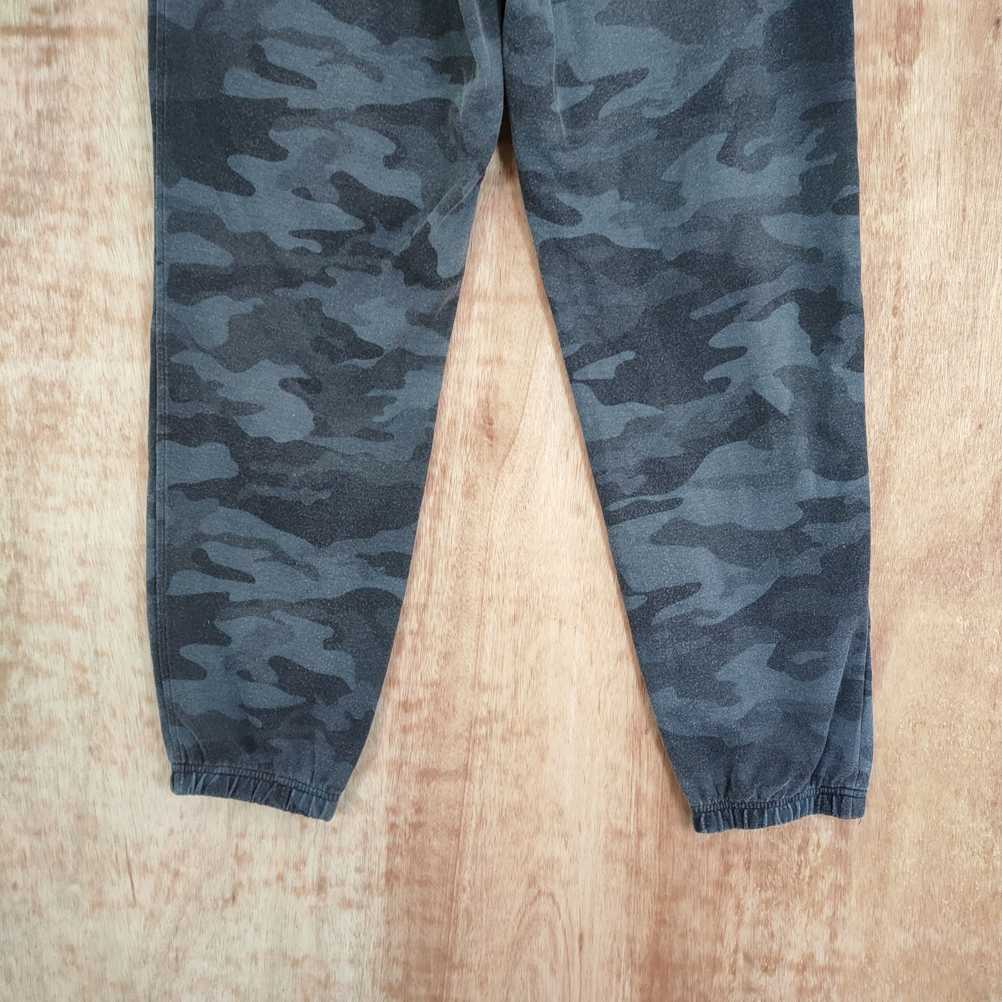 Japanese Brand OUTDOOR PRODUCTS FADED CAMO SWEATPANTS Size US 33 - 7 Thumbnail