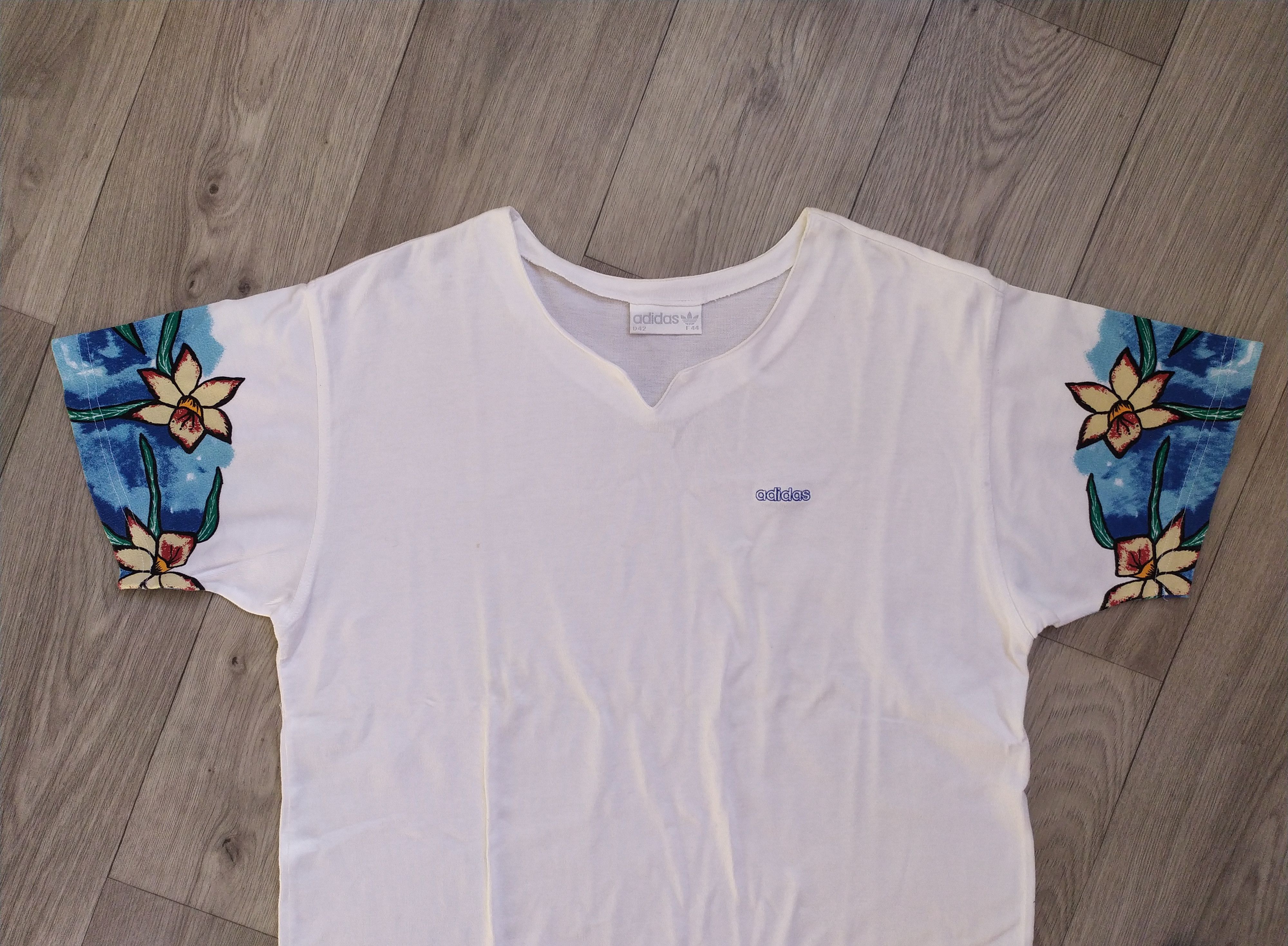 Adidas Adidas vintage flower sleeves t-shirt Size US L / EU 52-54 / 3 - 3 Thumbnail