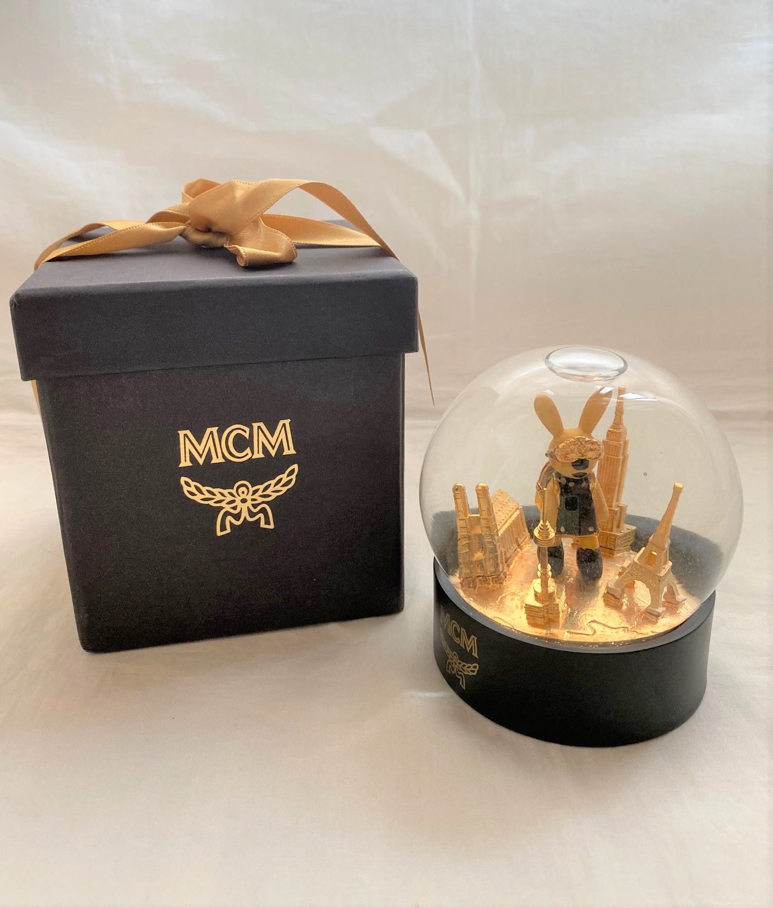 MCM 2016 rabbit & cities landmarks snow globe