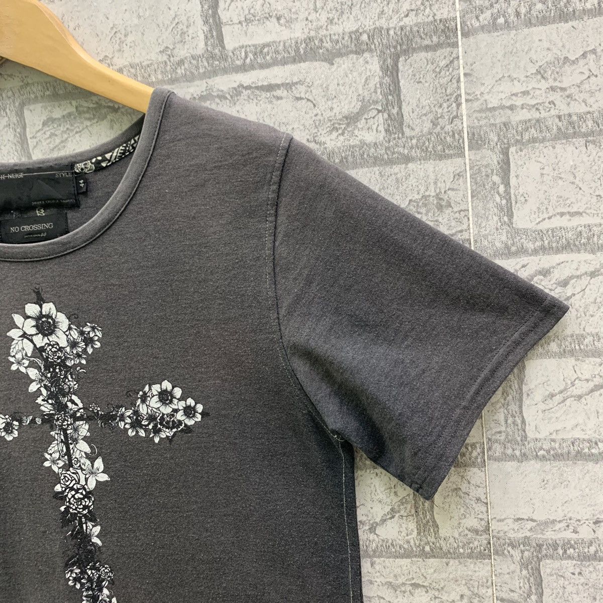 Japanese Brand No Crossing Of The Neige Style Japanese Brand Tee T-shirts Size US S / EU 44-46 / 1 - 13 Thumbnail