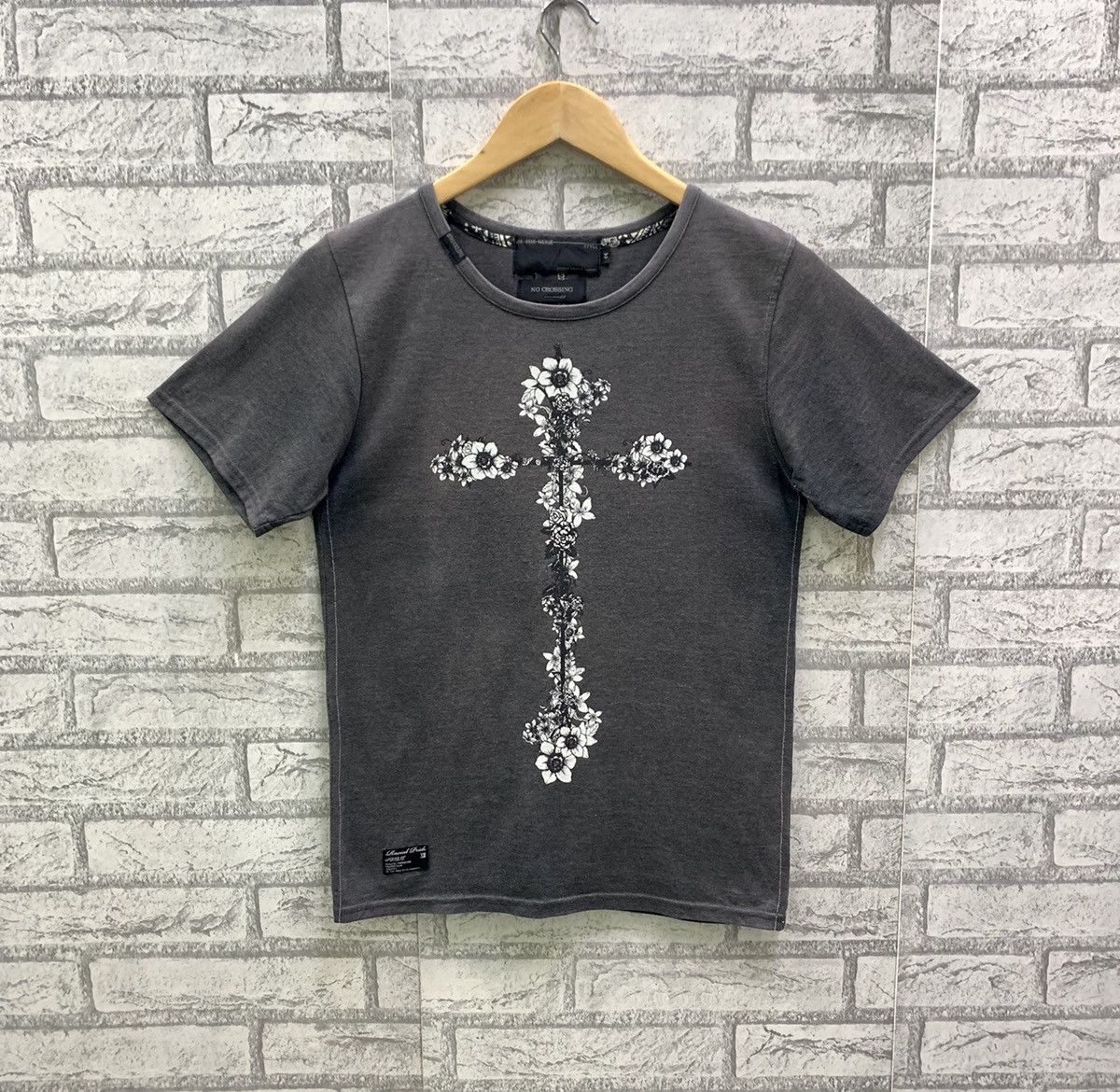 Japanese Brand No Crossing Of The Neige Style Japanese Brand Tee T-shirts Size US S / EU 44-46 / 1 - 1 Thumbnail