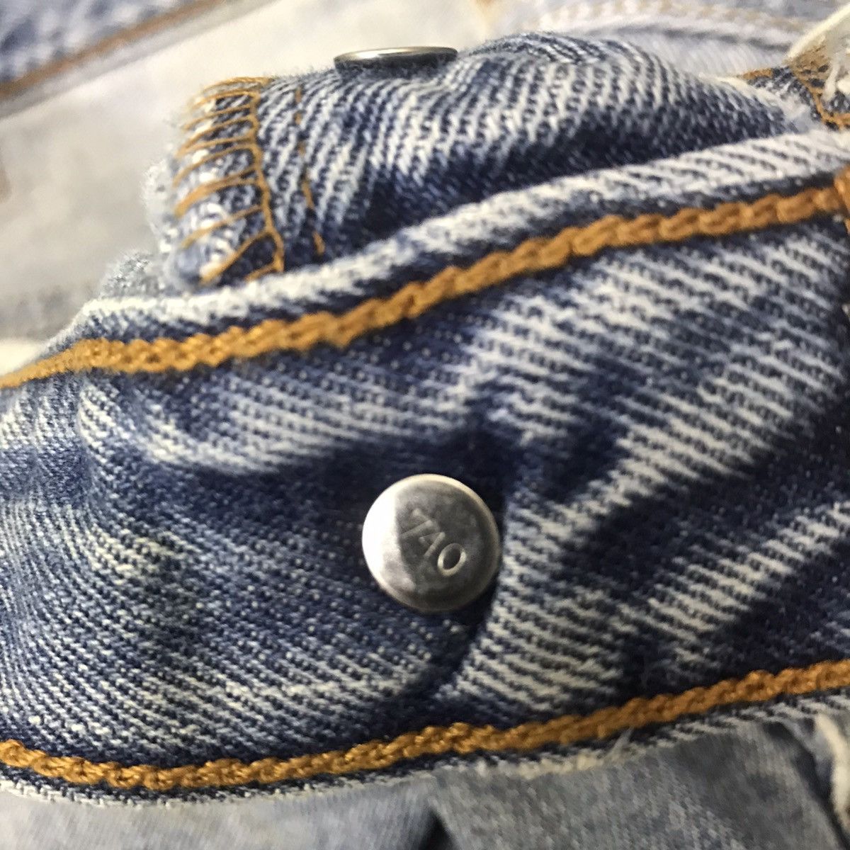 Levi's Vintage Levis 501 Lightwash Jeans Size US 35 - 23 Thumbnail
