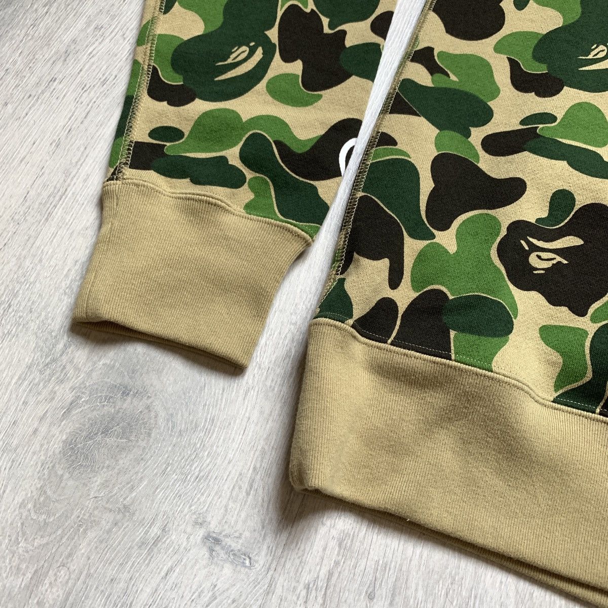 Bape ABC Shark Crewneck Size US S / EU 44-46 / 1 - 3 Thumbnail