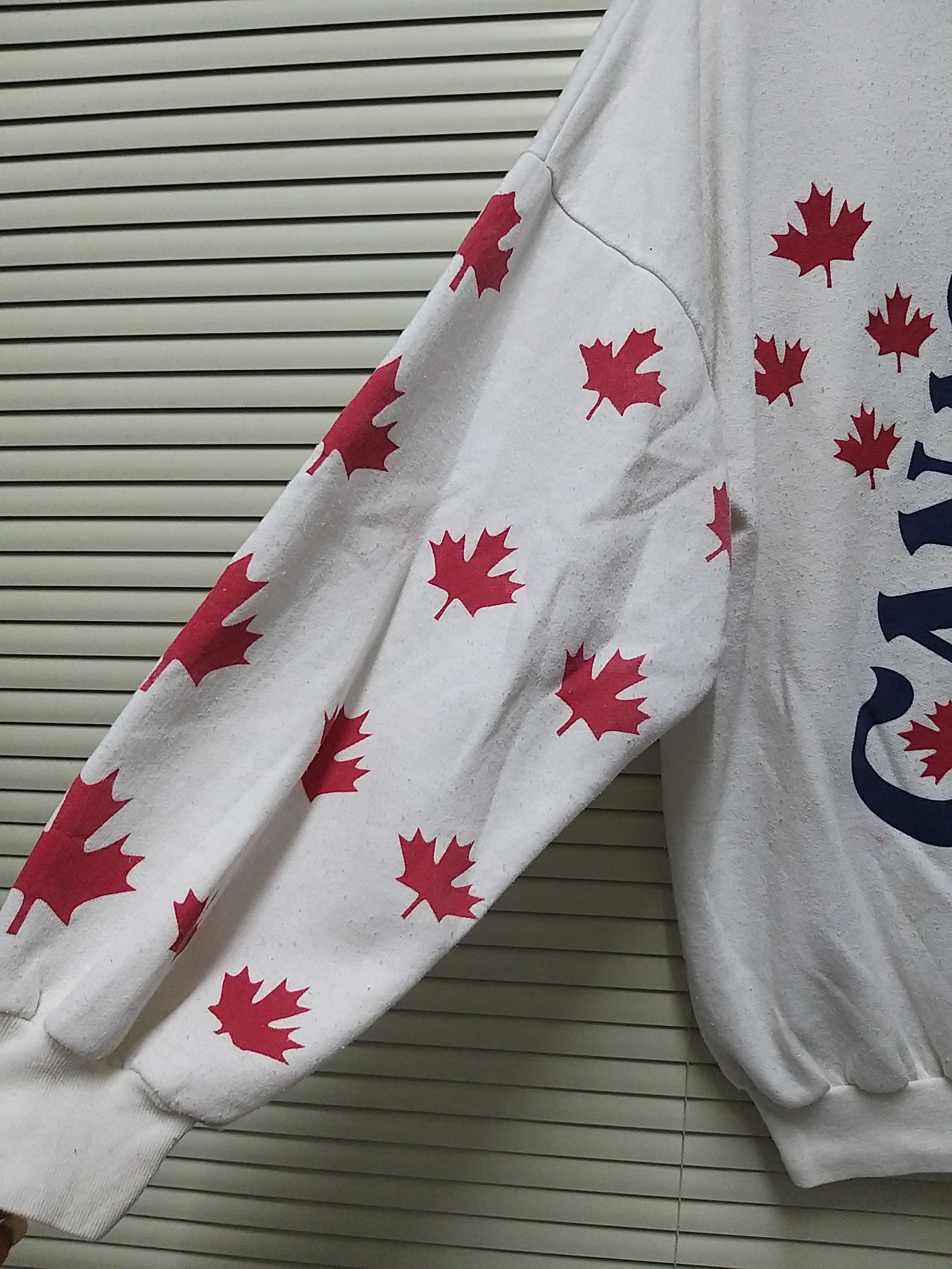 Vintage VINTAGE CANADA FLAG BIG PRINT BAGGY SWEATSHIRT Size US L / EU 52-54 / 3 - 3 Thumbnail